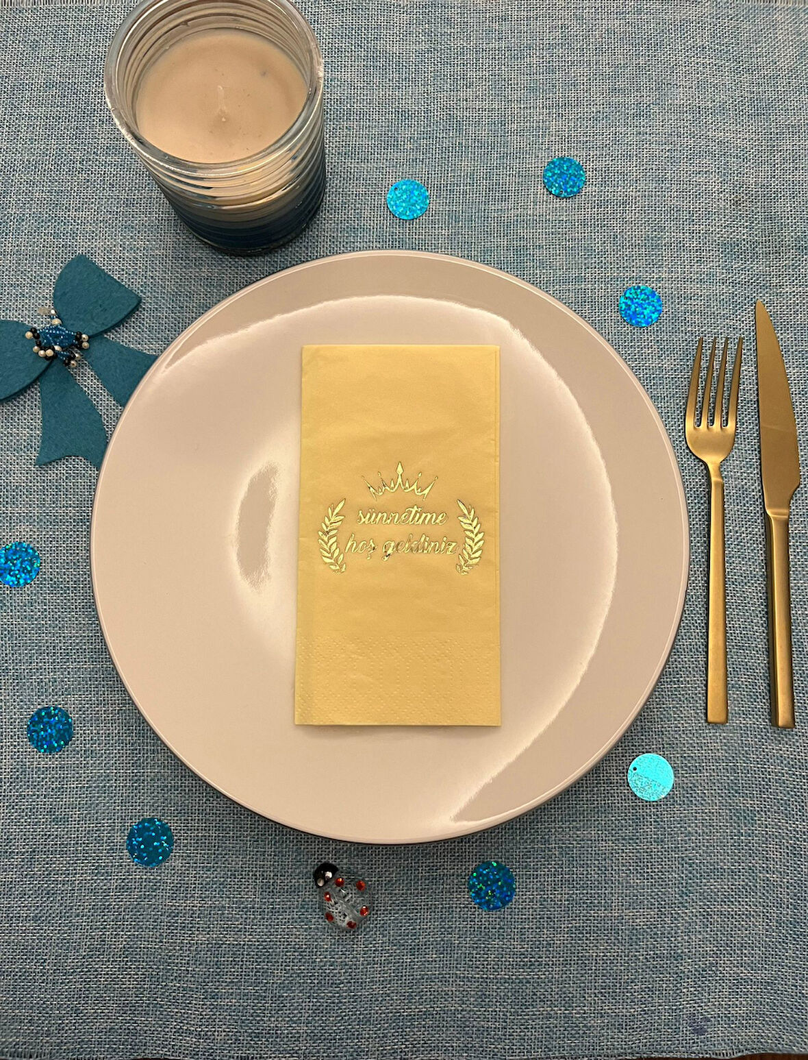 Gold Yaldızlı Sarı Sünnetime Hoşgeldiniz Baskılı Garson Katlama Peçete 16 Adet