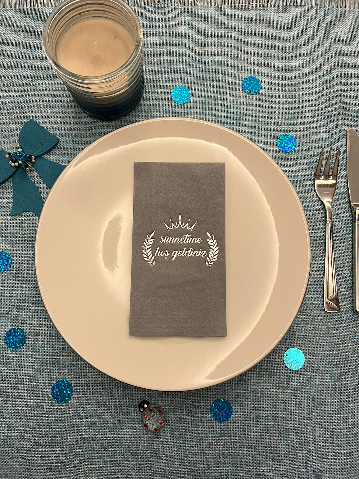 Gümüş Yaldızlı Kraft Sünnetime Hoşgeldiniz Baskılı Garson Katlama Peçete 16 Adet