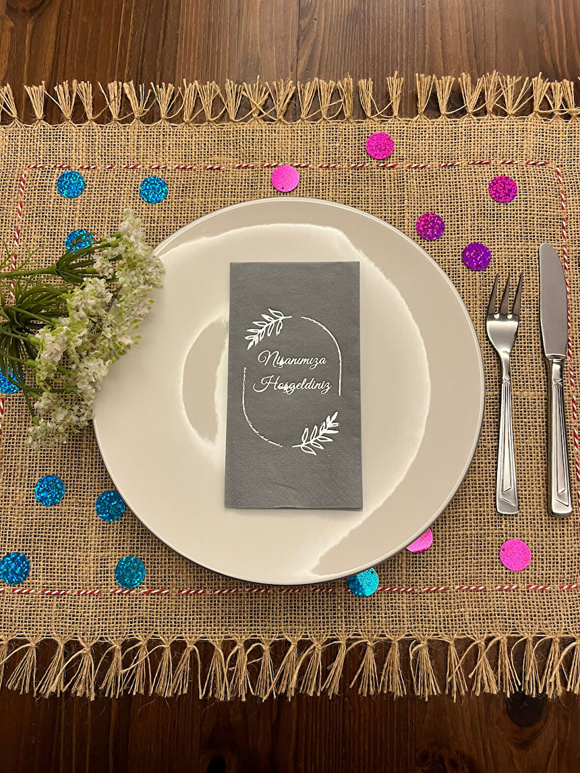 Gümüş Yaldızlı Gri Çerçeveli Nişanımıza Hoşgeldiniz Peçete 16 Adet