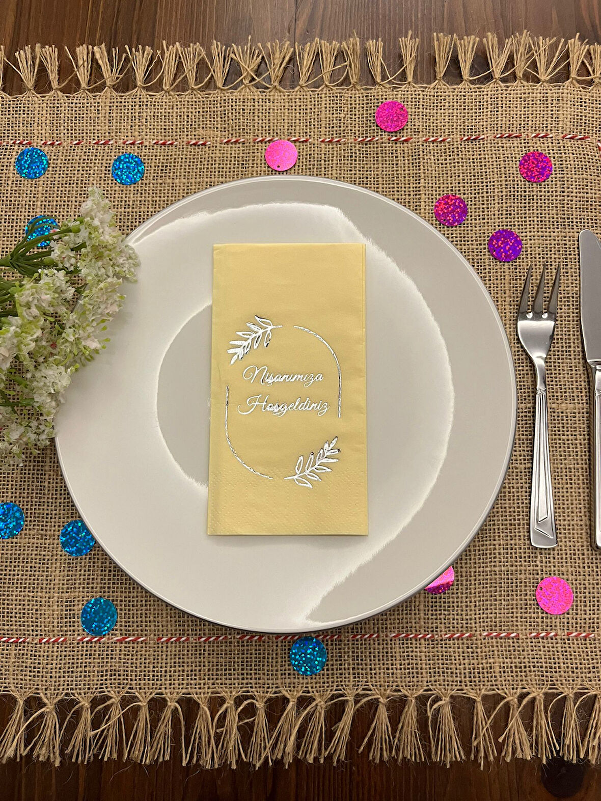 Gümüş Yaldızlı Sarı Çerçeveli Nişanımıza Hoşgeldiniz Peçete 16 Adet