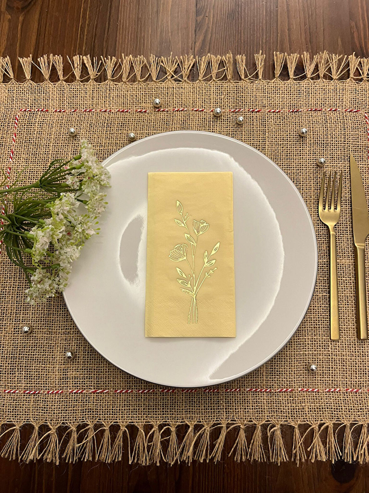 Gold Yaldızlı Sarı Gelincik Çiçeği Baskılı Garson Katlama Peçete 16 Adet