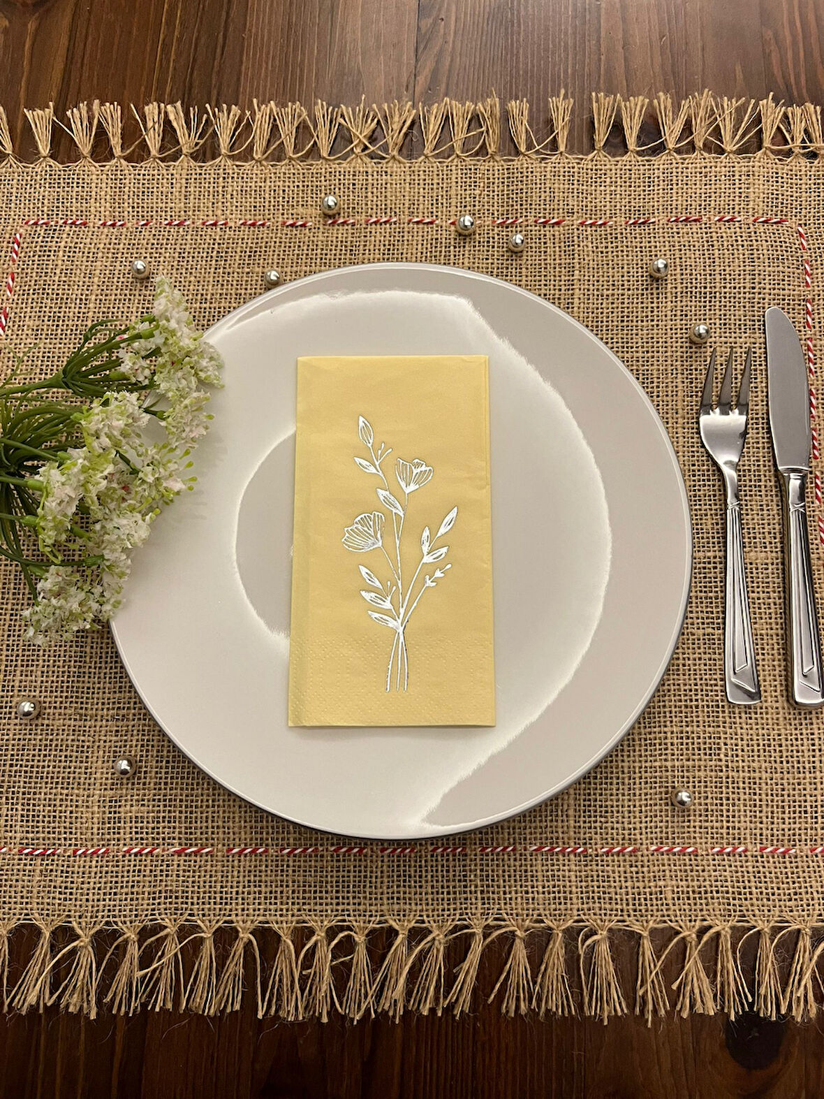 Gümüş Yaldızlı Sarı Gelincik Çiçeği Baskılı Garson Katlama Peçete 16 Adet