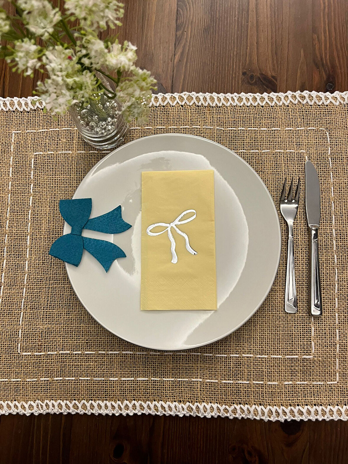 Gümüş Yaldızlı Sarı Fiyonk Baskılı Garson Katlama Peçete 16 Adet