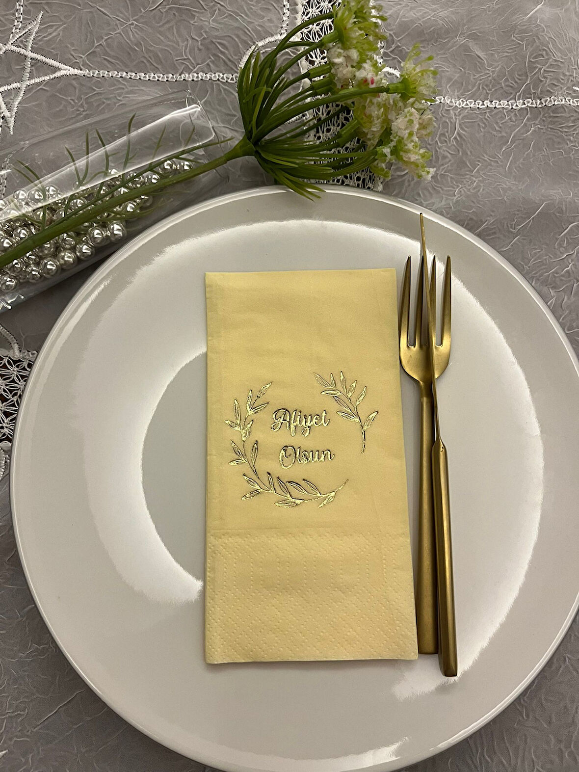 Gold Yaldızlı Sarı Afiyet Olsun Çiçekli Çelenk Garson Peçete 16 Adet