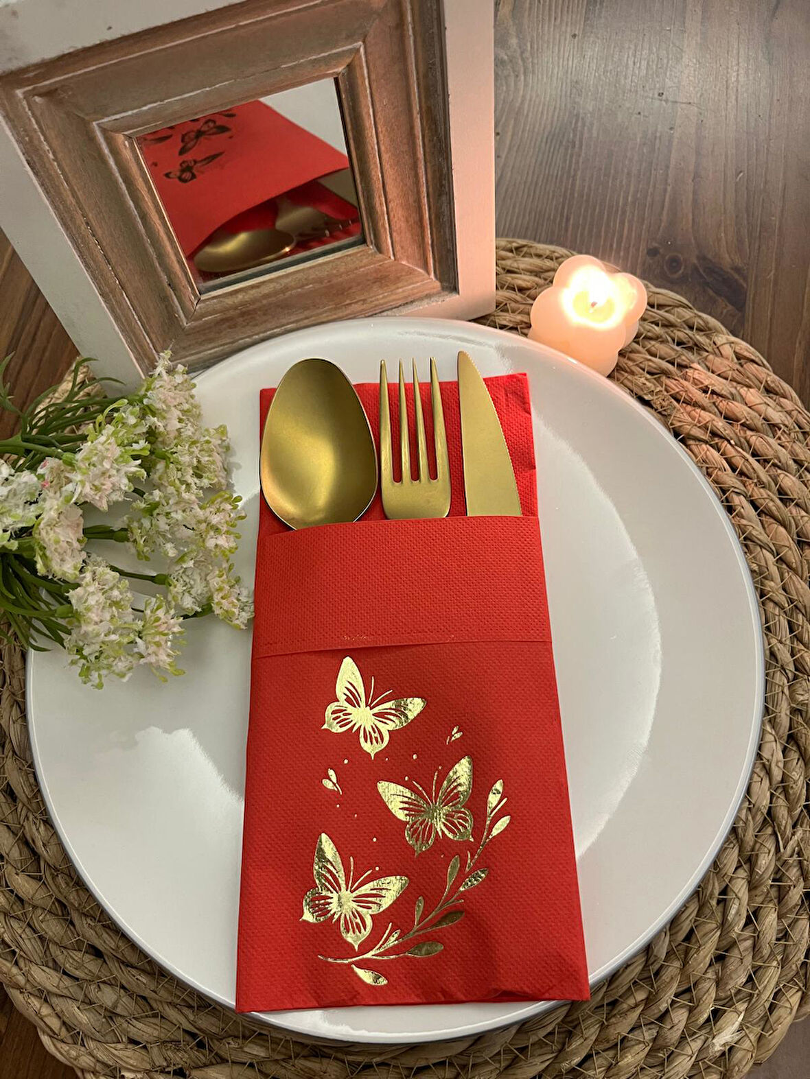 Gold Yaldızlı Kırmızı Kelebek Yaprak Detaylı Cepli Kanguru Peçete 12 Adet