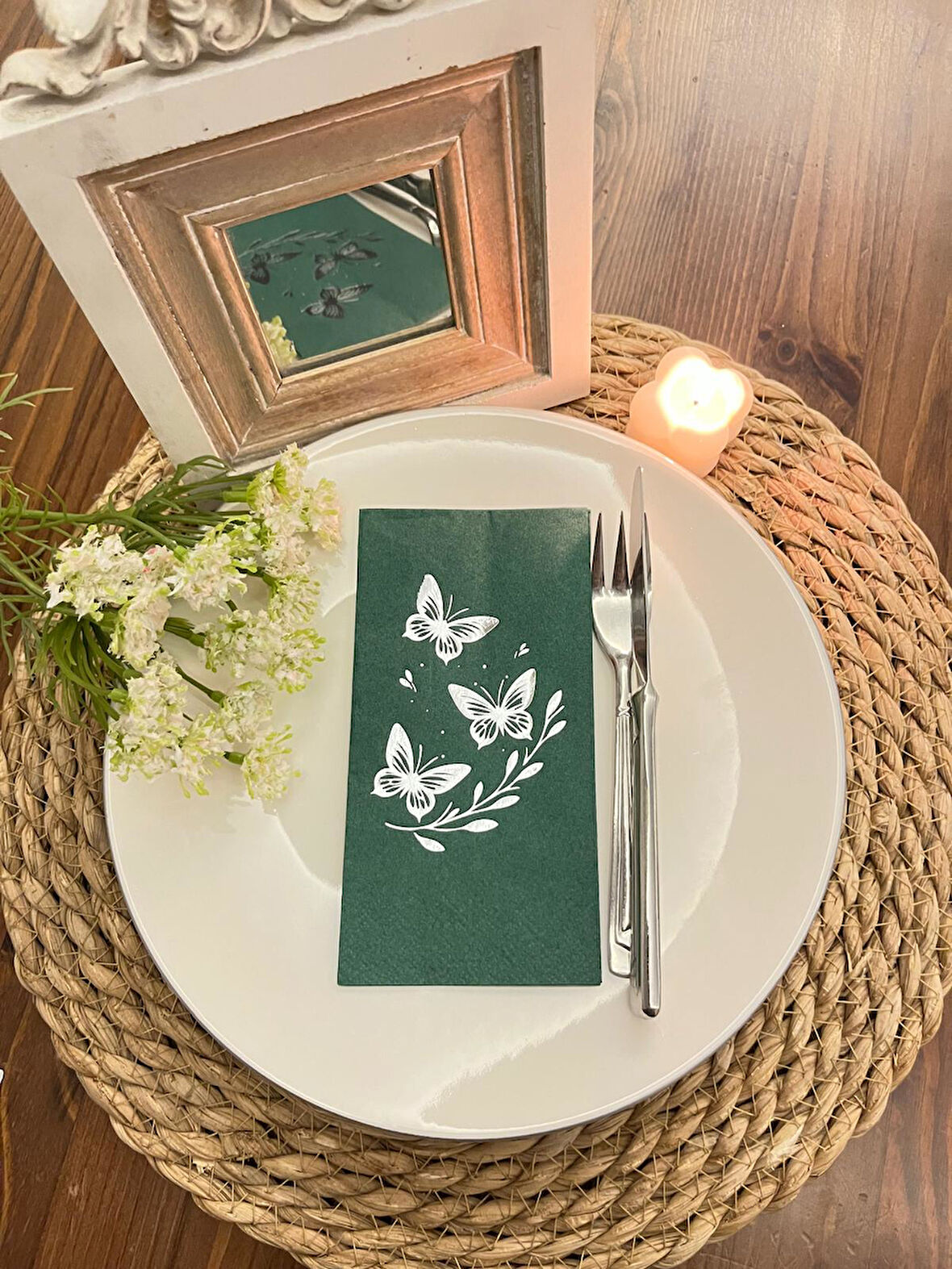 Gümüş Yaldızlı Yeşil Kelebek Yaprak Detaylı Peçete 16 Adet