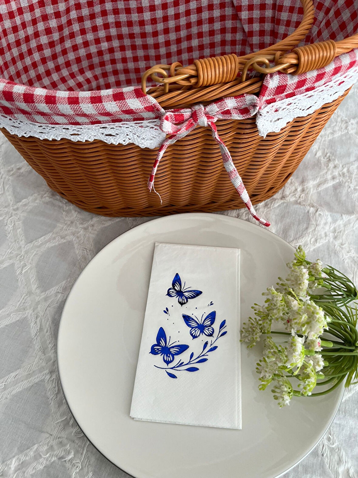 Mavi Yaldızlı Beyaz Kelebek Yaprak Detaylı Peçete 16 Adet