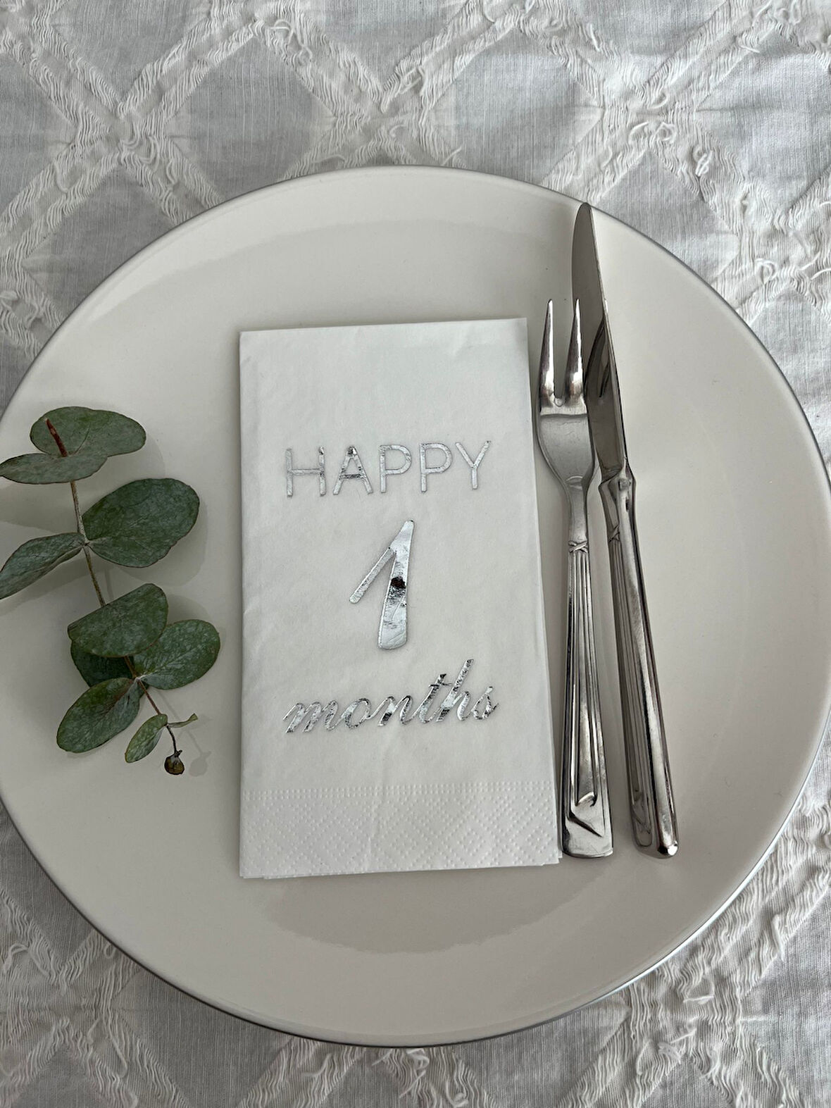 Gümüş Yaldızlı Beyaz Happy 1 Yaş Months Garson Katlama Peçete 16 Adet