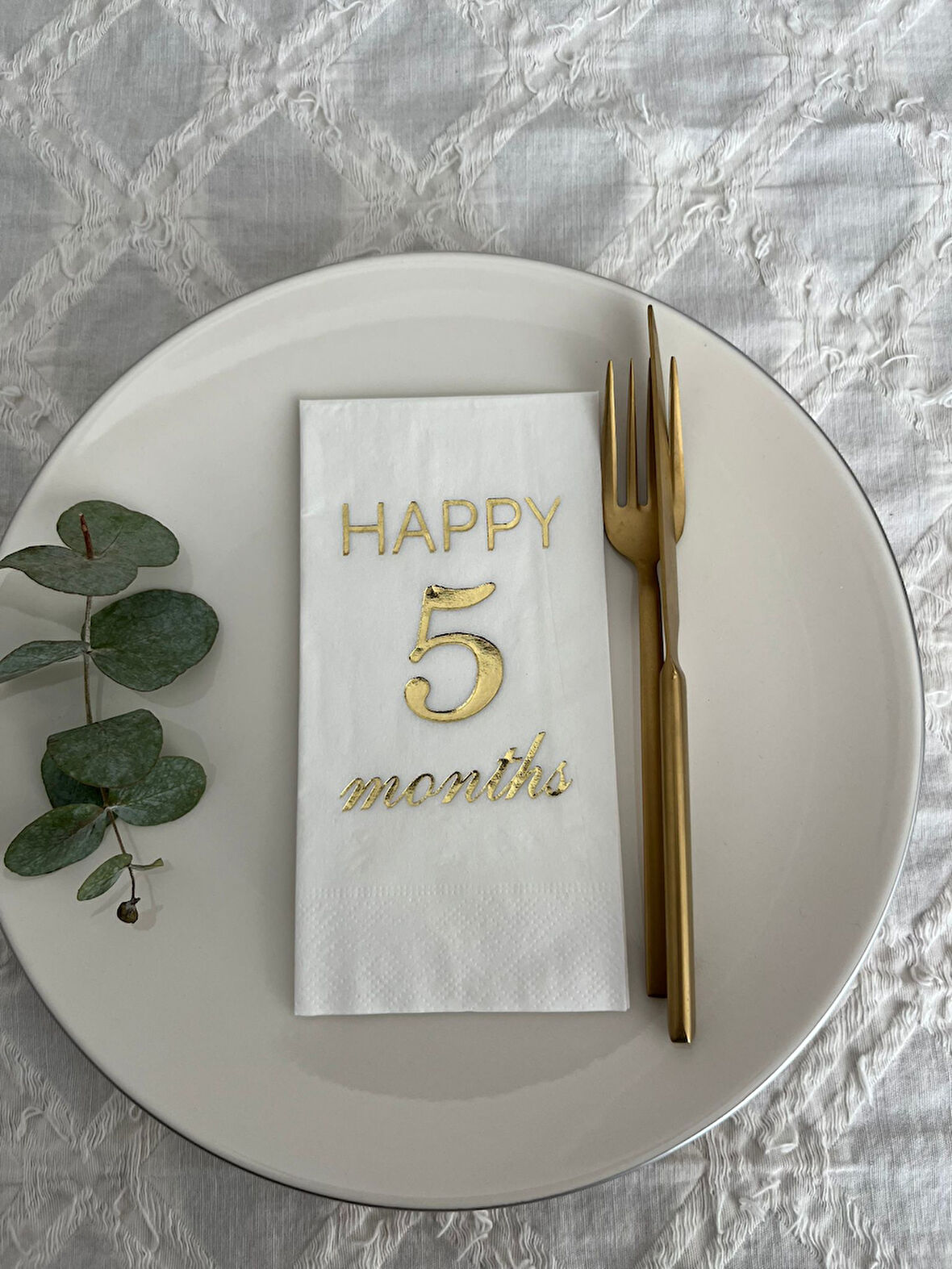 Gold Yaldızlı Beyaz Happy 5 Yaş Months Garson Katlama Peçete 16 Adet