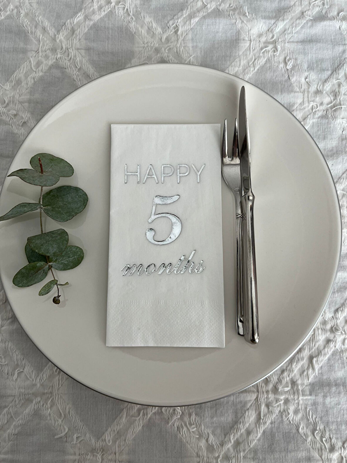 Gümüş Yaldızlı Beyaz Happy 5 Yaş Months Garson Katlama Peçete 16 Adet