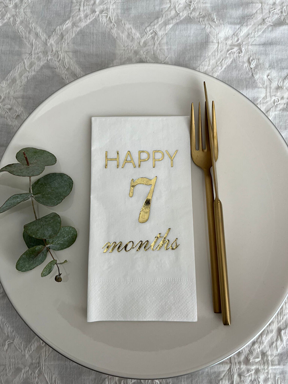 Gold Yaldızlı Beyaz Happy 7 Yaş Months Garson Katlama Peçete 16 Adet