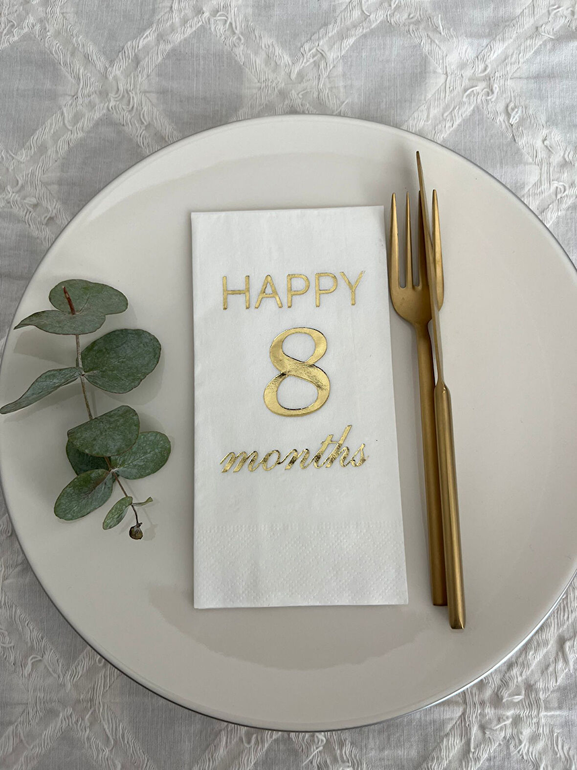 Gold Yaldızlı Beyaz Happy 8 Yaş Months Garson Katlama Peçete 16 Adet