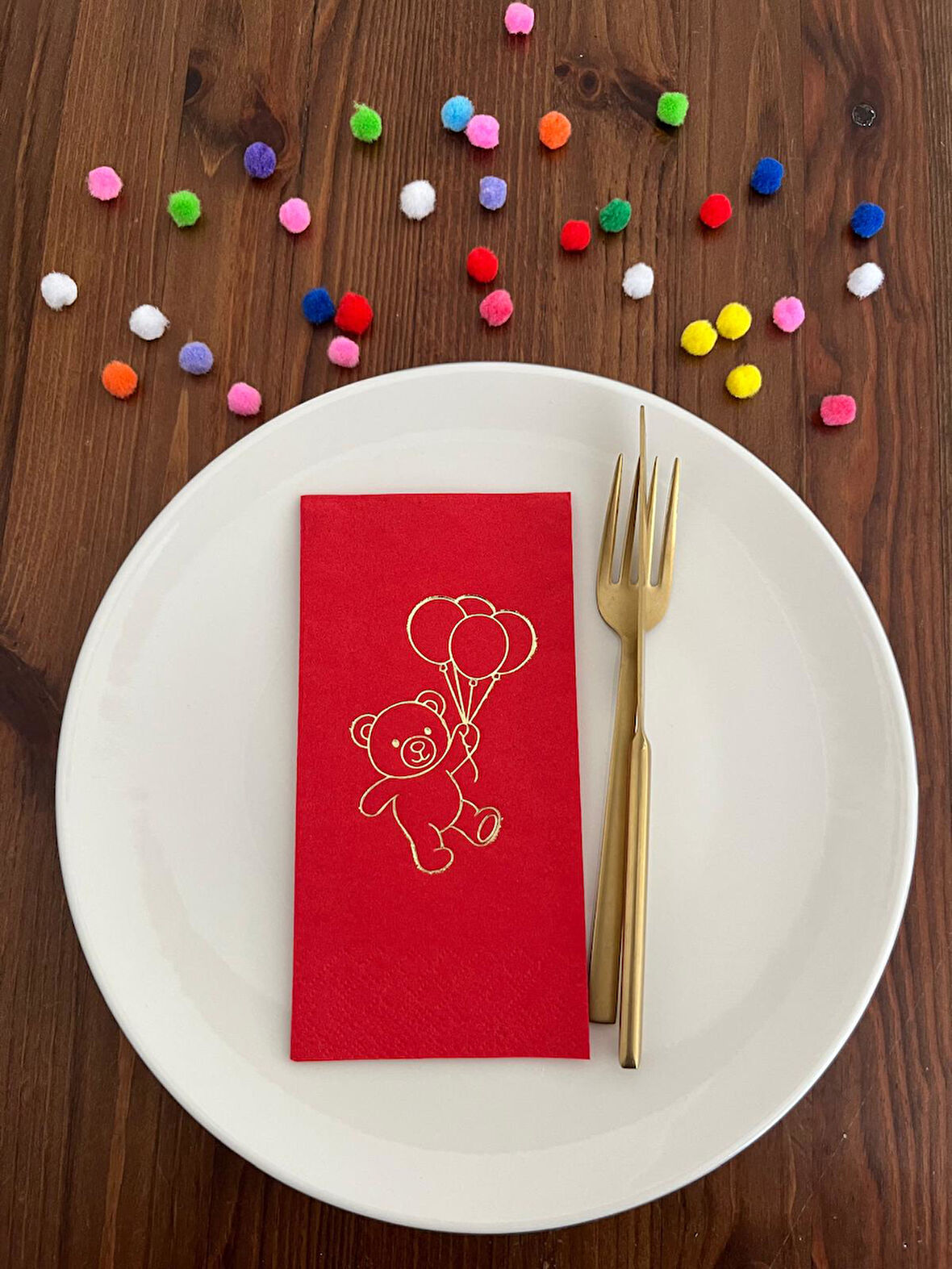 Gold Yaldızlı Kırmızı Sevimli Ayı Baskılı Garson Katlama Peçete 16 Adet