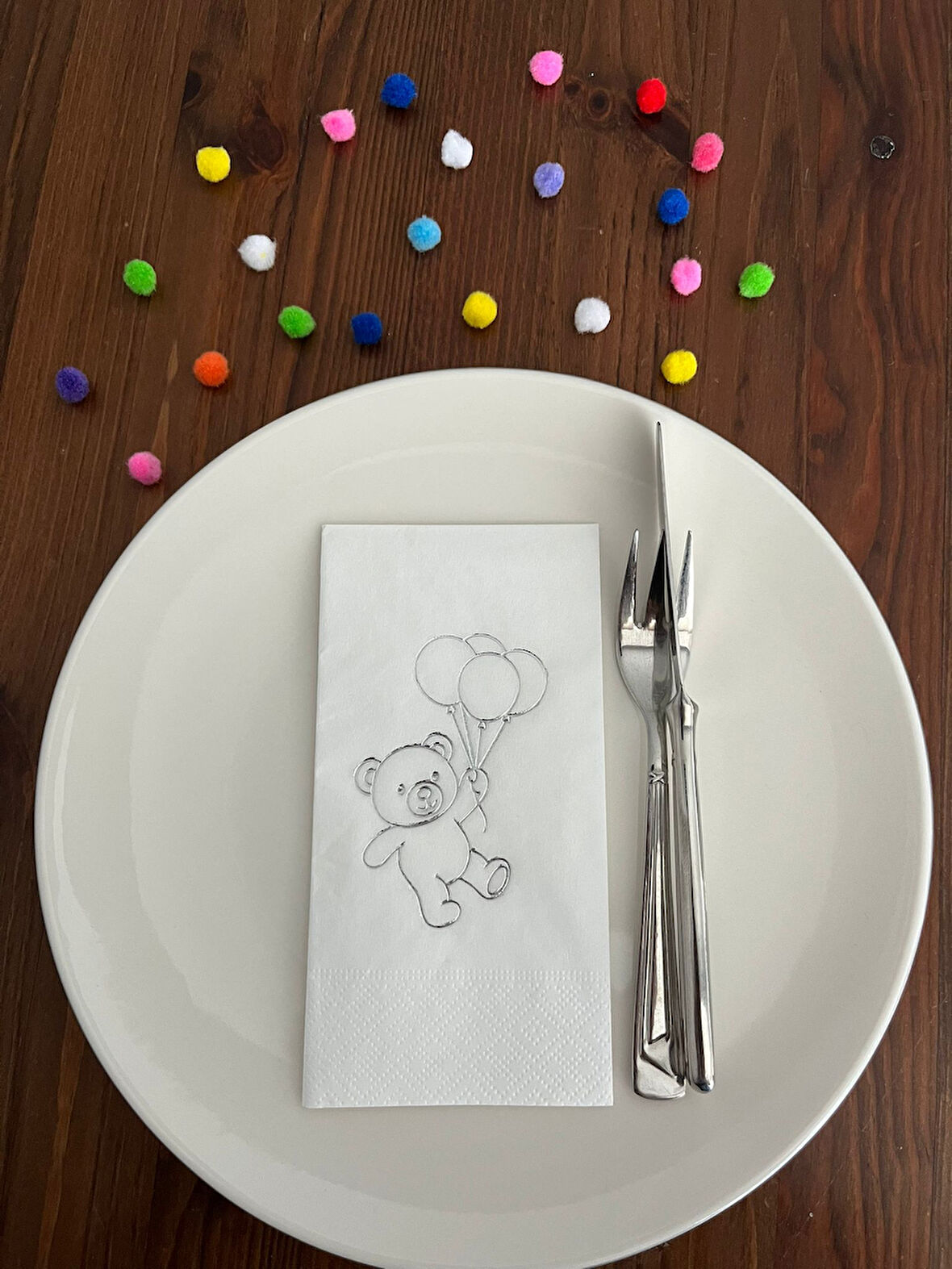 Gümüş Yaldızlı Beyaz Sevimli Ayı Baskılı Garson Katlama Peçete 16 Adet