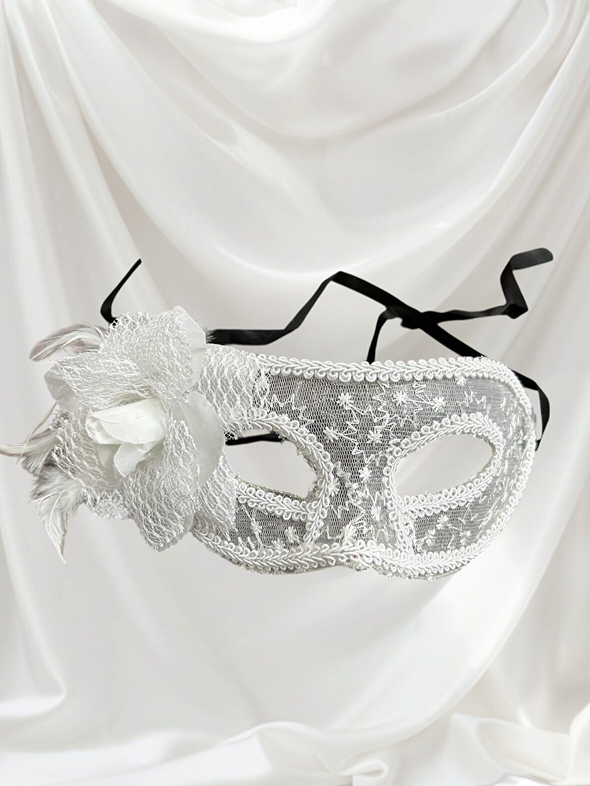 Tüllü Çiçekli Lüks Plastik Maske Beyaz