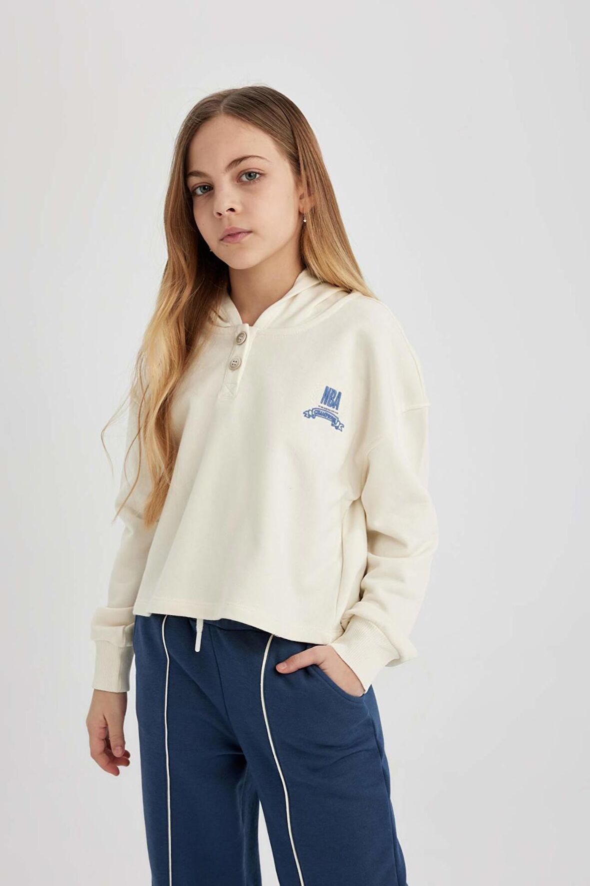 DeFacto Kız Çocuk NBA Wordmark Crop Kapüşonlu Sweatshirt C0804A824SPER100