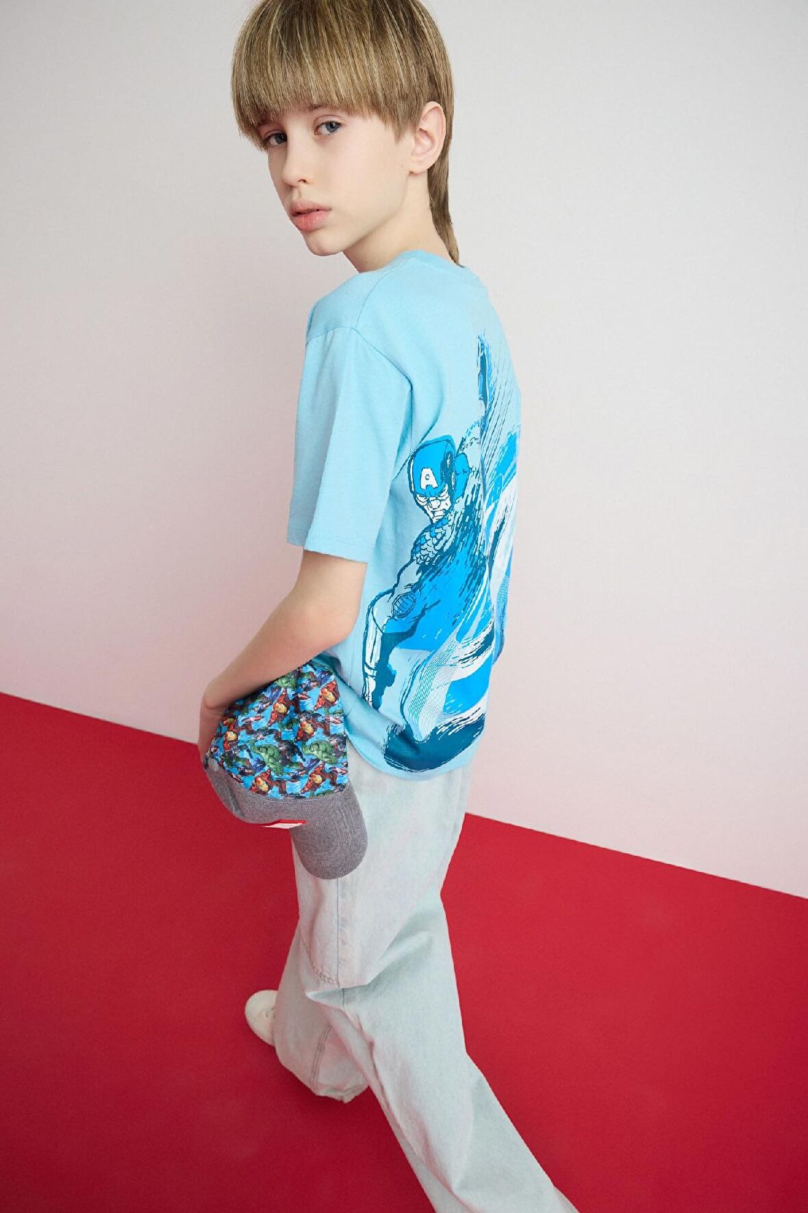 DeFacto Erkek Çocuk Marvel Avengers Bisiklet Yaka Kısa Kollu Tişört E3097A825SMBE500