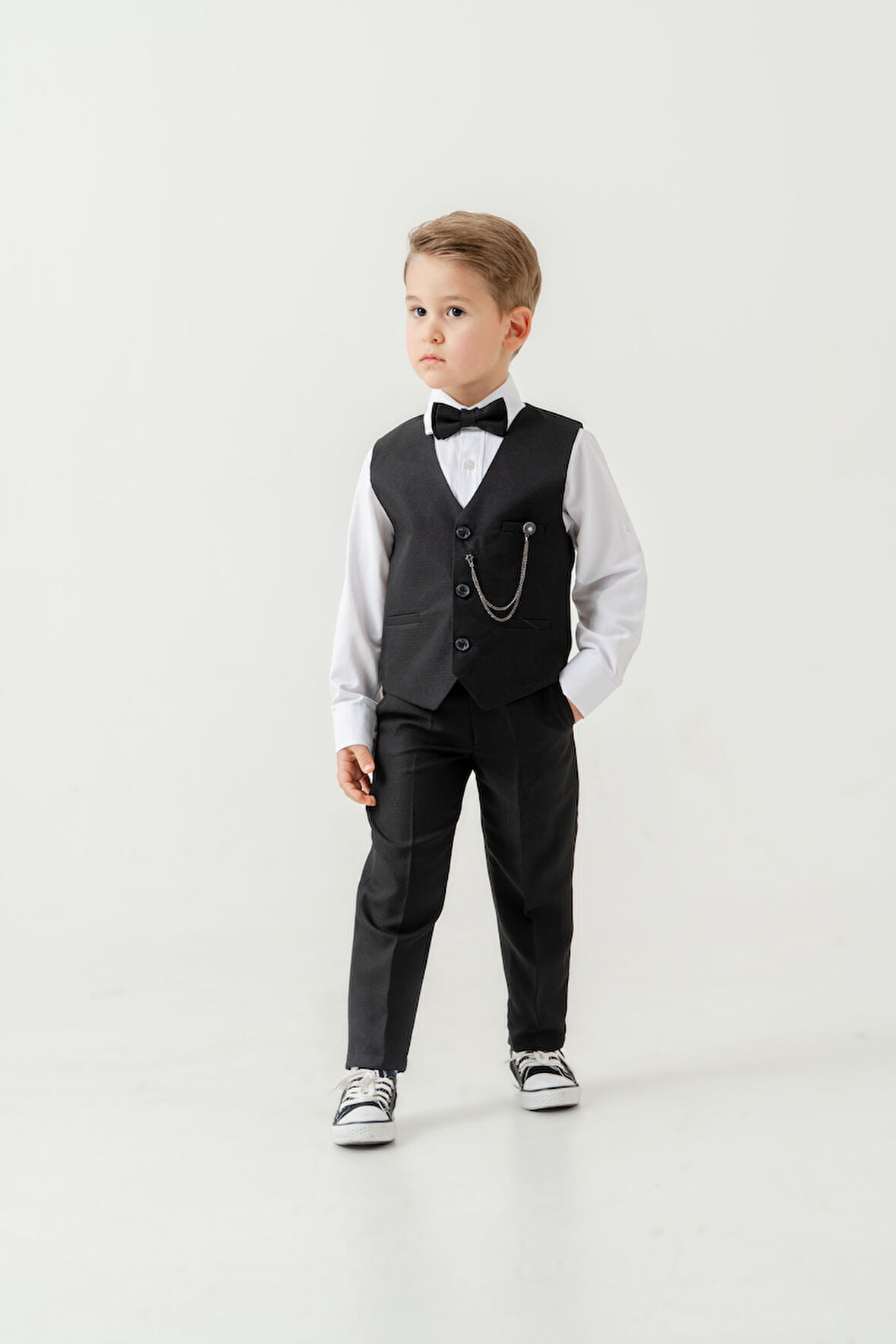 Erkek Çocuk Yelekli Slim Fit Takım Elbise – 4 Parça (Yelek, Pantolon, Gömlek, Papyon) TE.7026