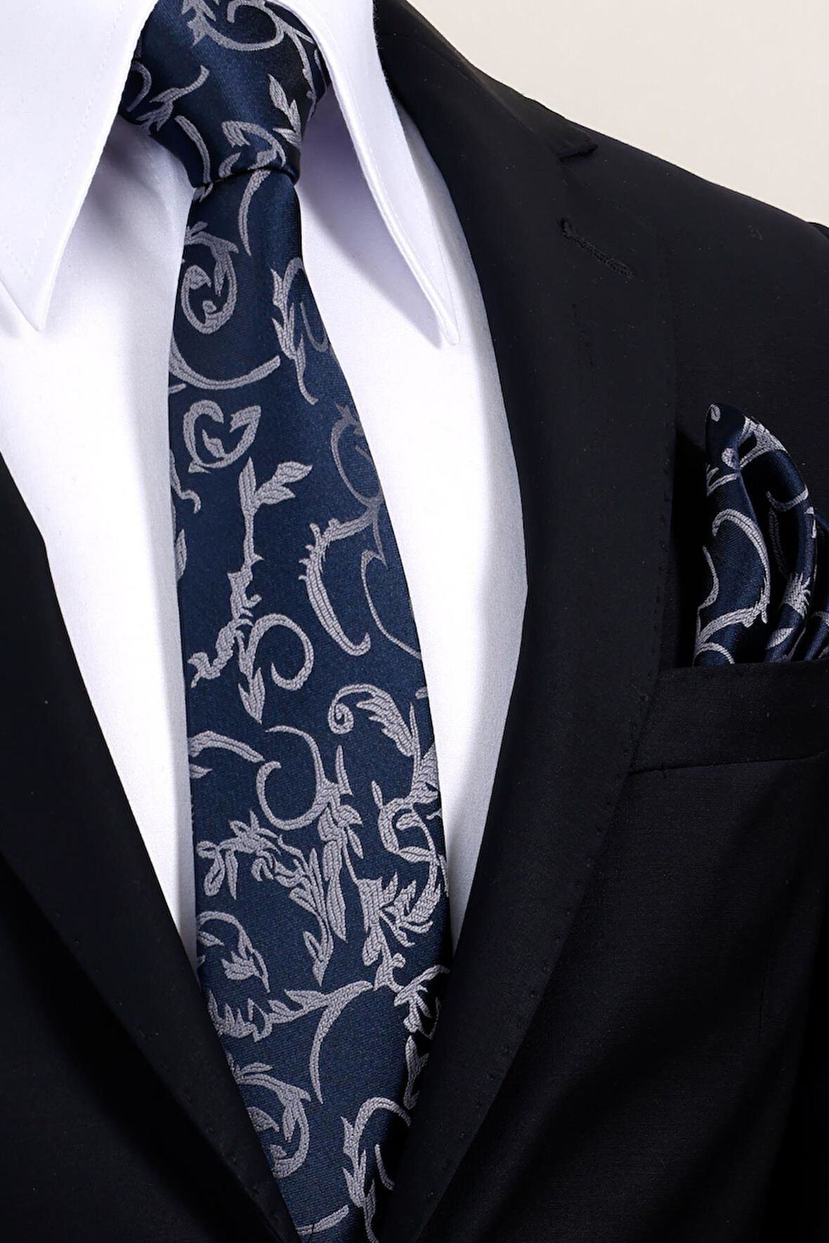 Esgue 8 cm Lacivert Gri Desenli Hand Made Klasik Geniş Mendilli Kravat 