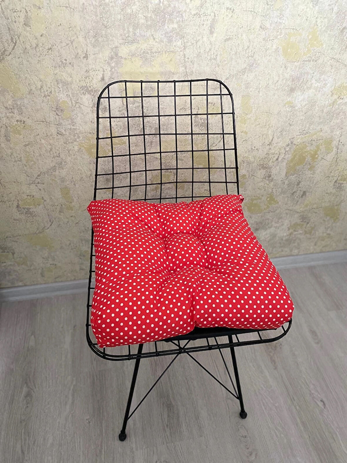 Bagcikli Sandalye Mi̇nderi̇ 40x40 Ebatta Düğmeli̇ Kumaş 