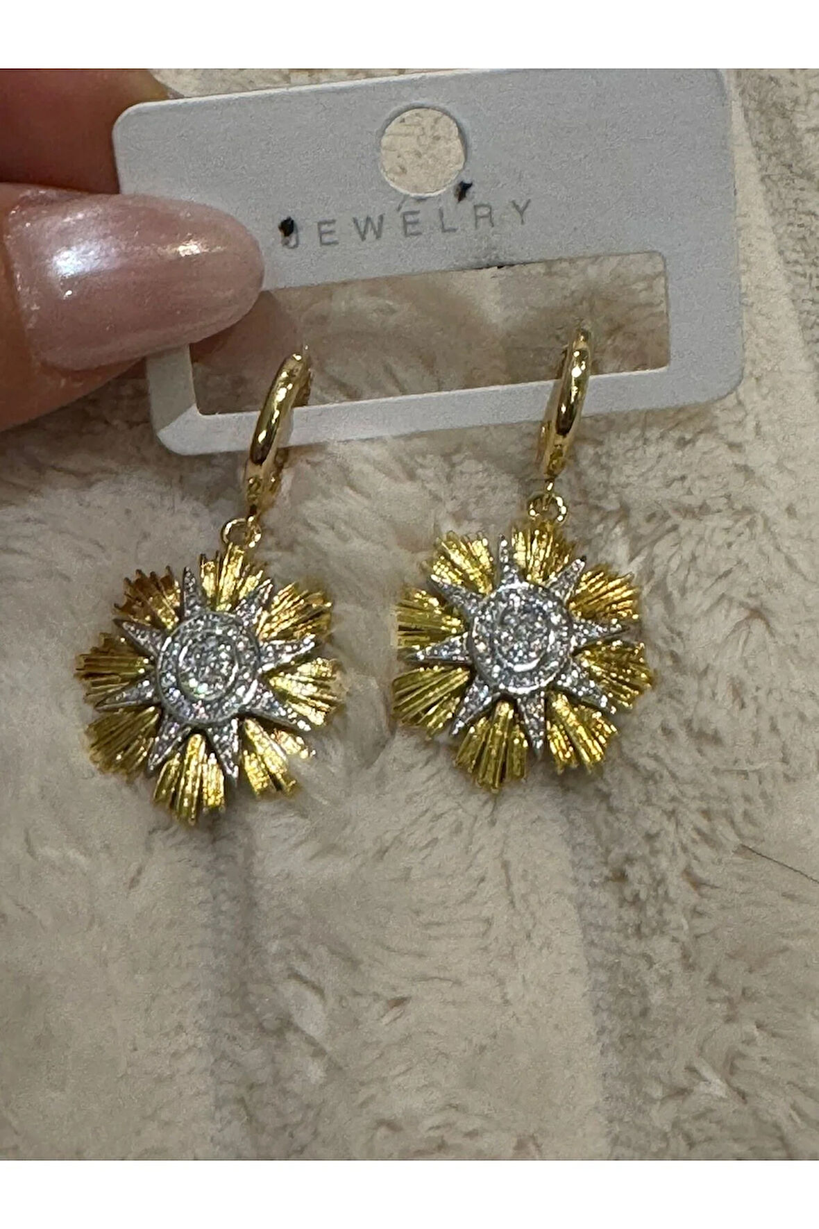 Çelik Silver Detaylı Güneş Tasarım Küpe