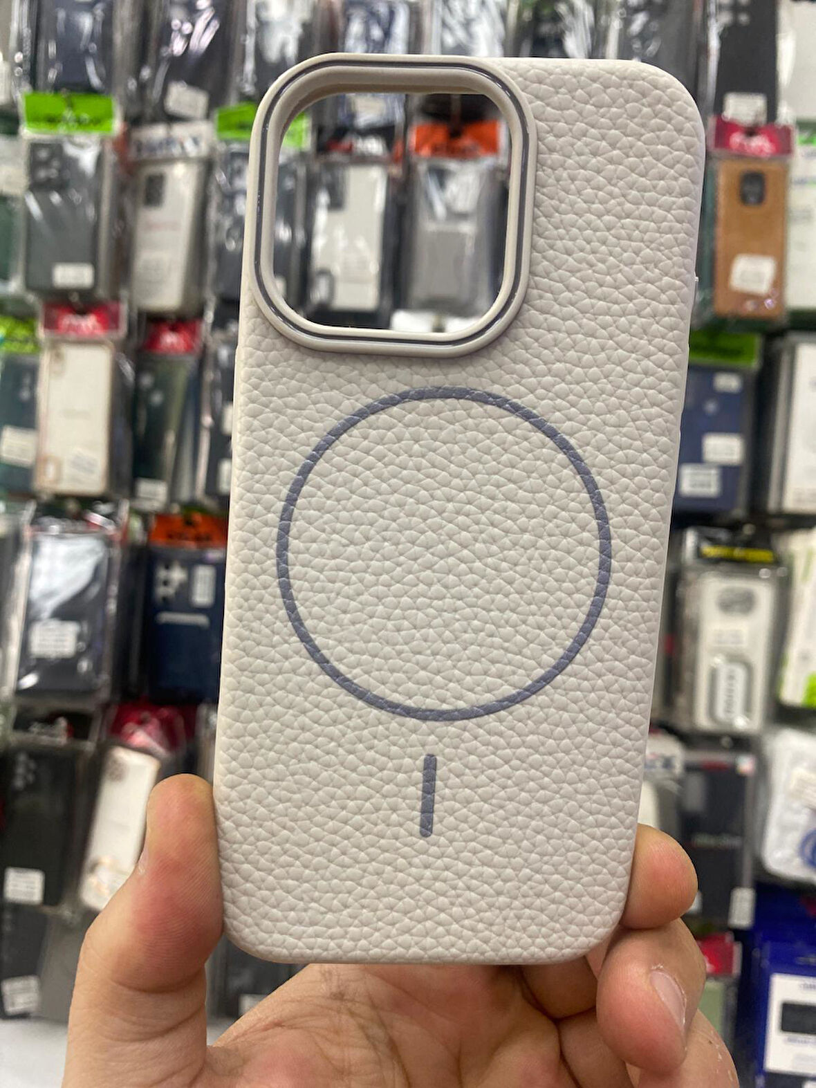 İPHONE 16 PRO UYUMLU MAGSAFE ÖZELLİKLİ ALFA YUMUŞAK İÇİ KADİFE KAPAK BEJ
