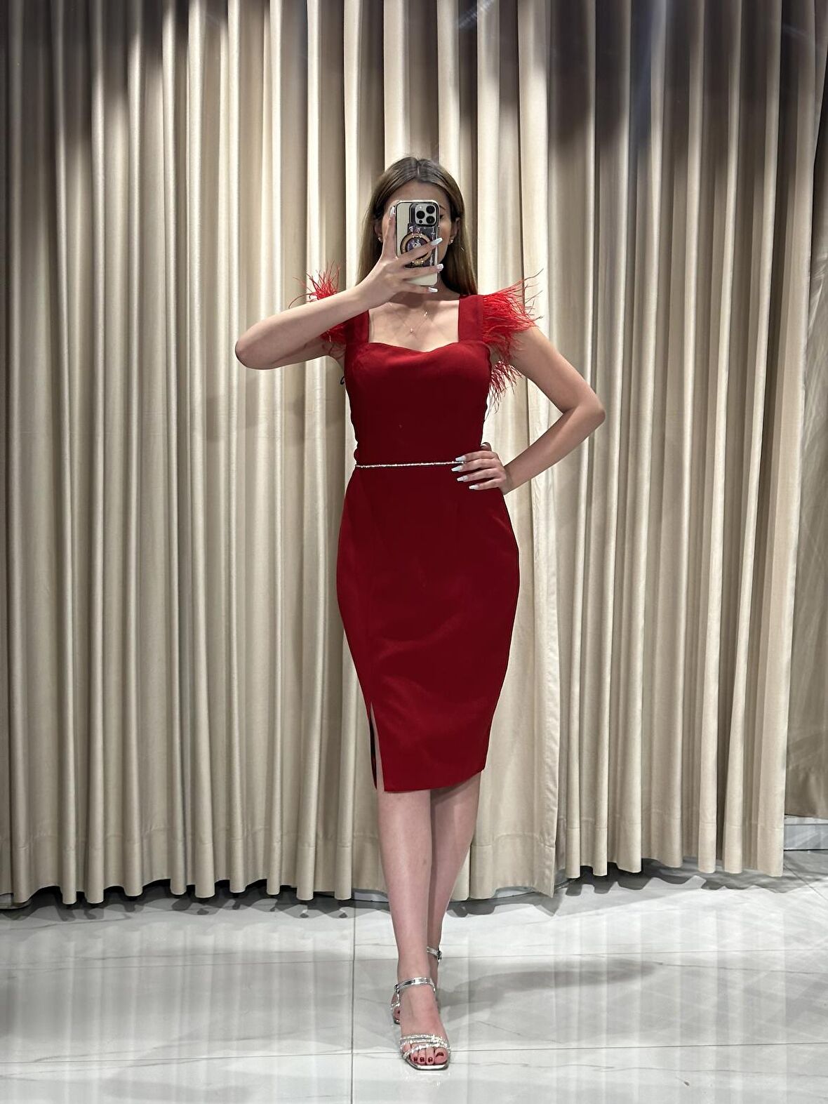 Midi Boy Kolları Tüy Detaylı Kemeri Taş Detaylı Abiye Elbise APN998