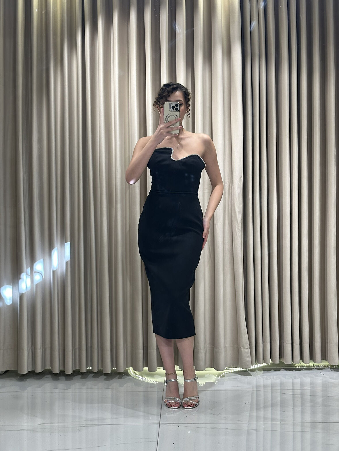 Midi Boy Balık Model Krep Kumaş Yakası Taş İşlemeli Abiye Elbise HT8410