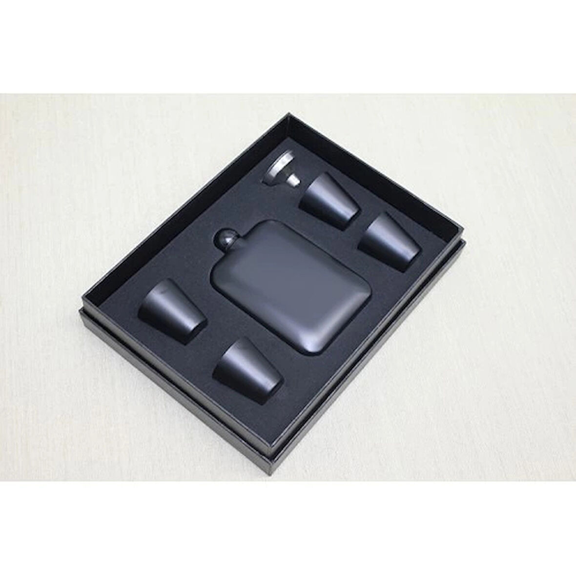 4 Shot Bardaklı Matara Seti Siyah