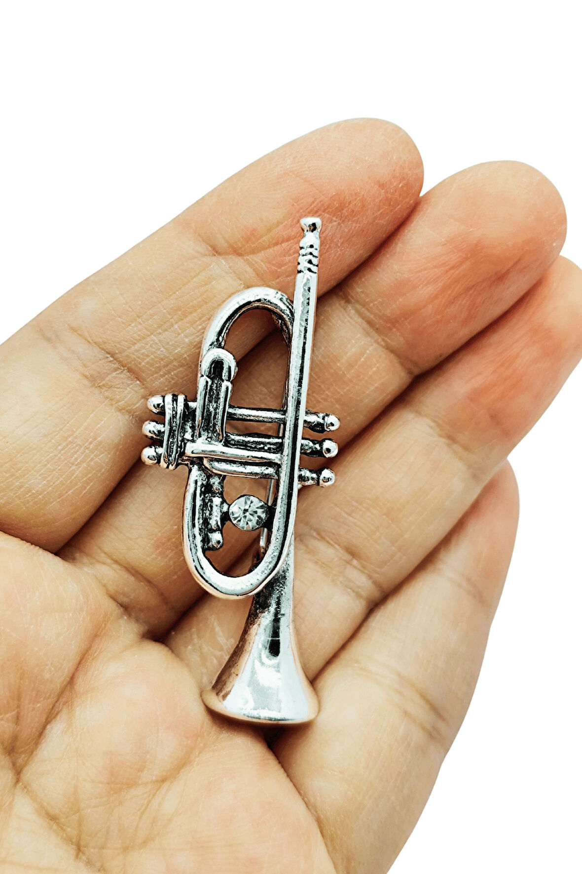 Gümüş Renk Trompet Broş – Müzisyen Takı, Enstrüman Temalı Nostaljik Aksesuar Pin