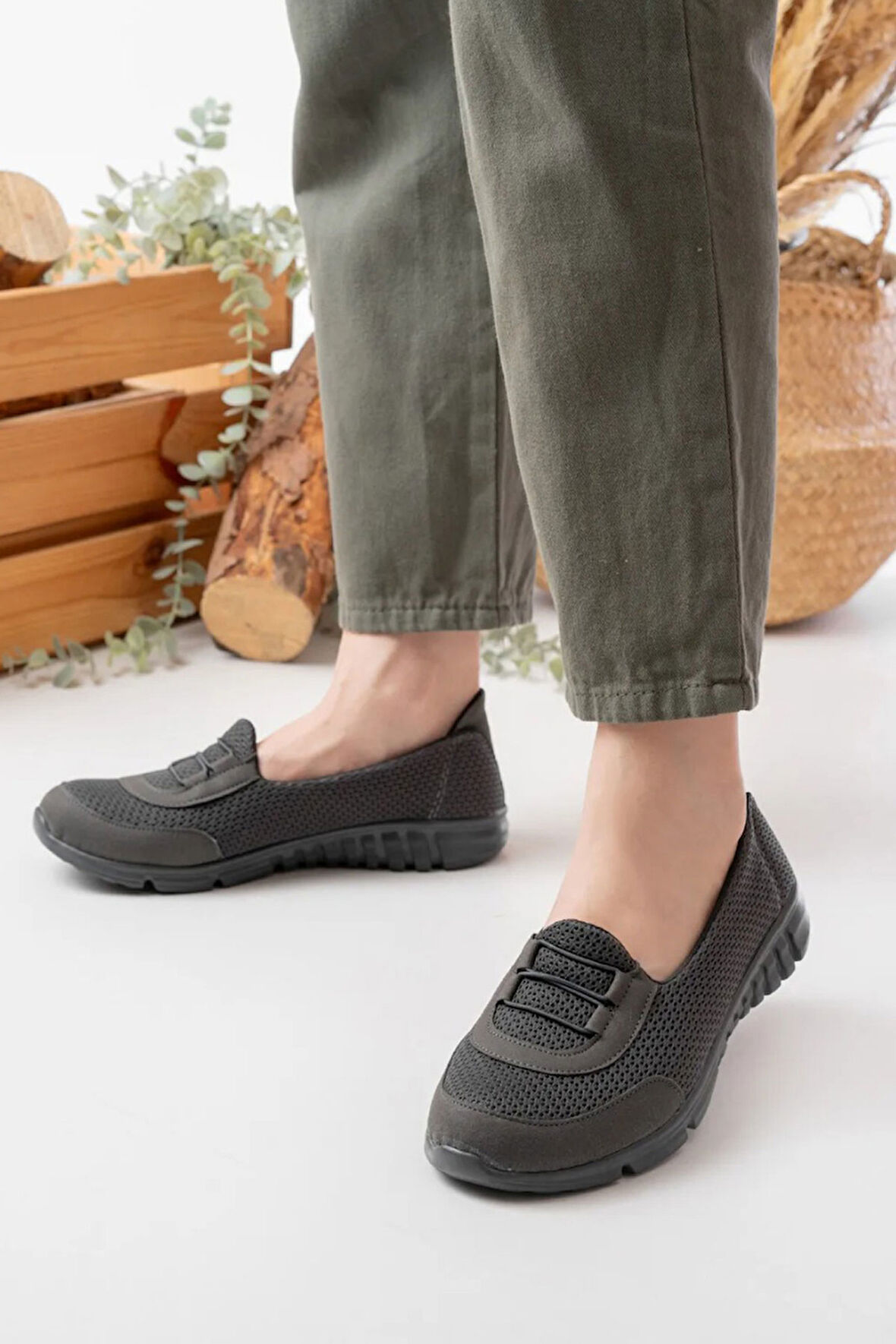 Kadın Günlük Babet  Bağcık Detaylı Fileli Anne Ayakkabısı 1021-111-0006