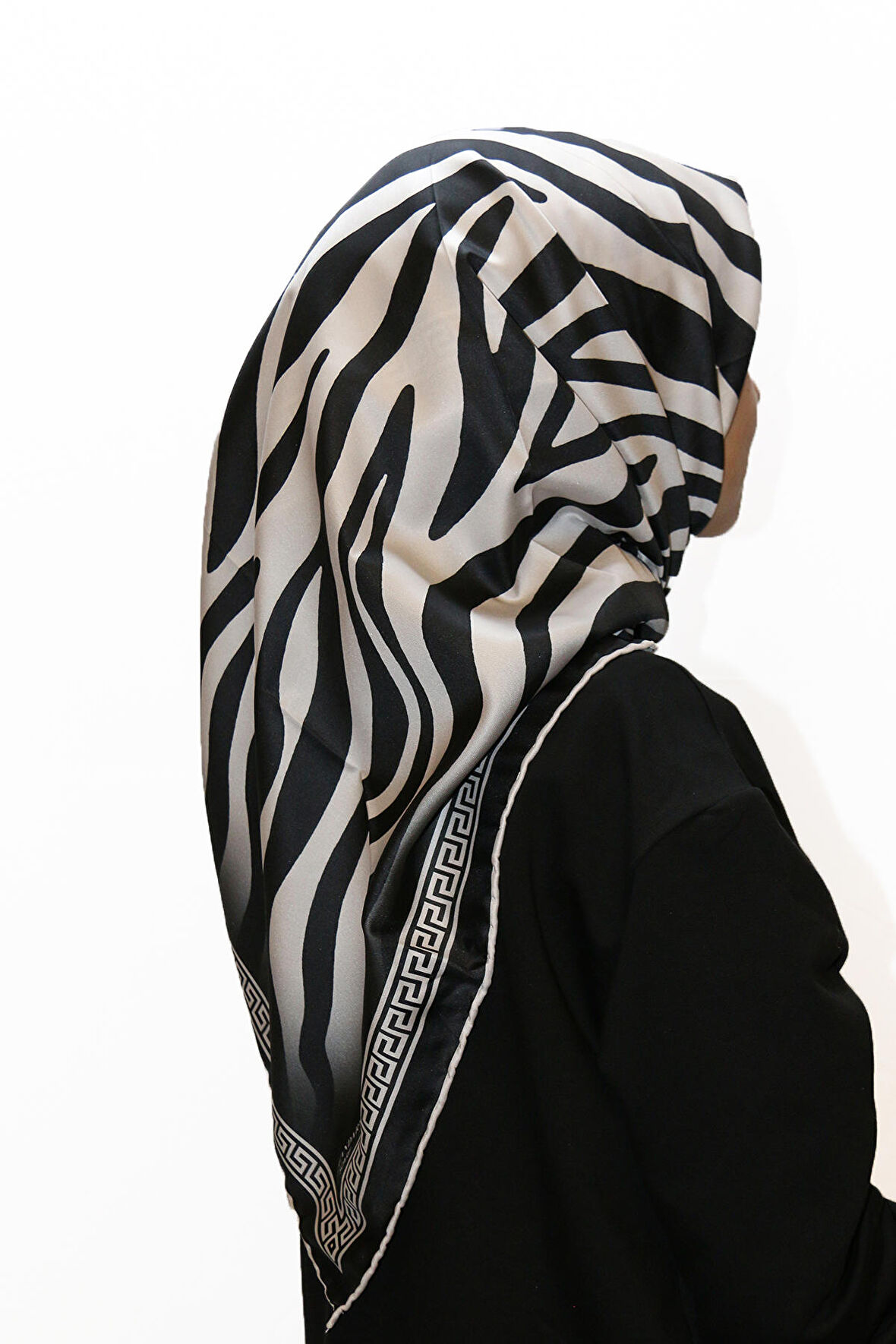 Alcan Avm Legandary Scarf  Zebra desenli Siyah Beyaz Desenli Eşarp