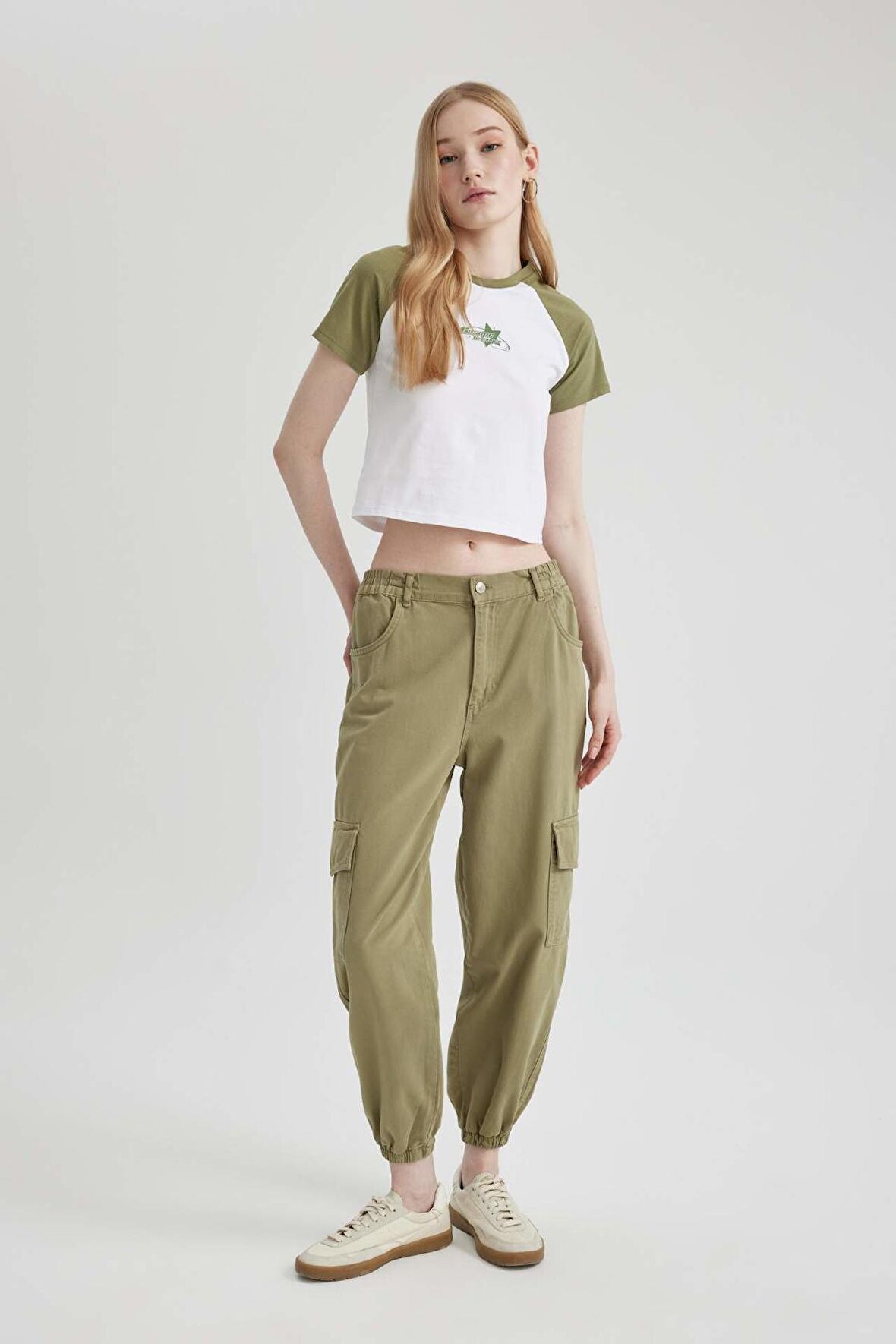 DeFacto Coool Jogger Pantolon Gabardin Kumaş Normal Bel Basic Düz Kargo Cepli B0454AX24SPKH461