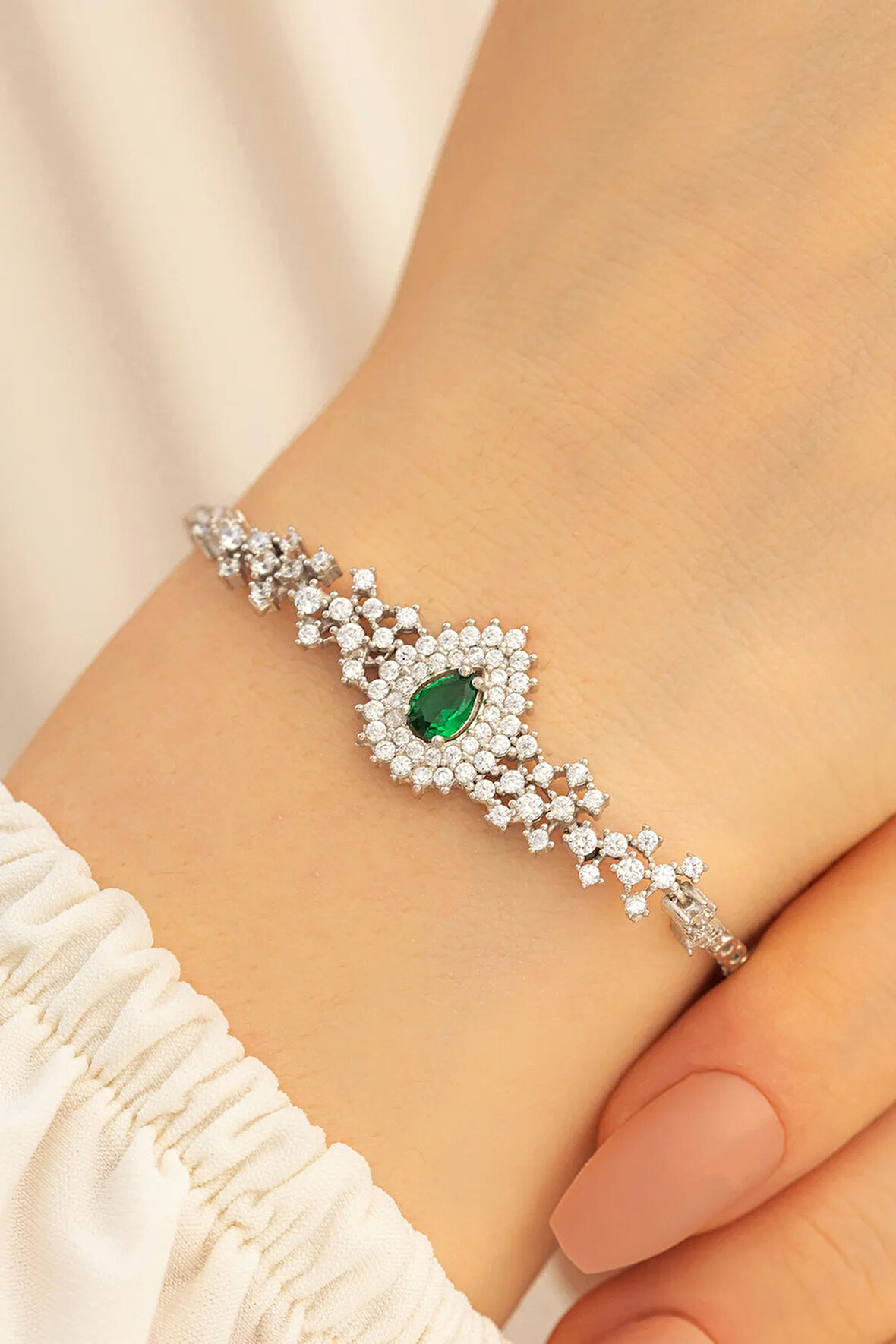 Kadın Gümüş Bileklik - Çise Zümrüt Taşlı Su Yolu Gümüş Bileklik