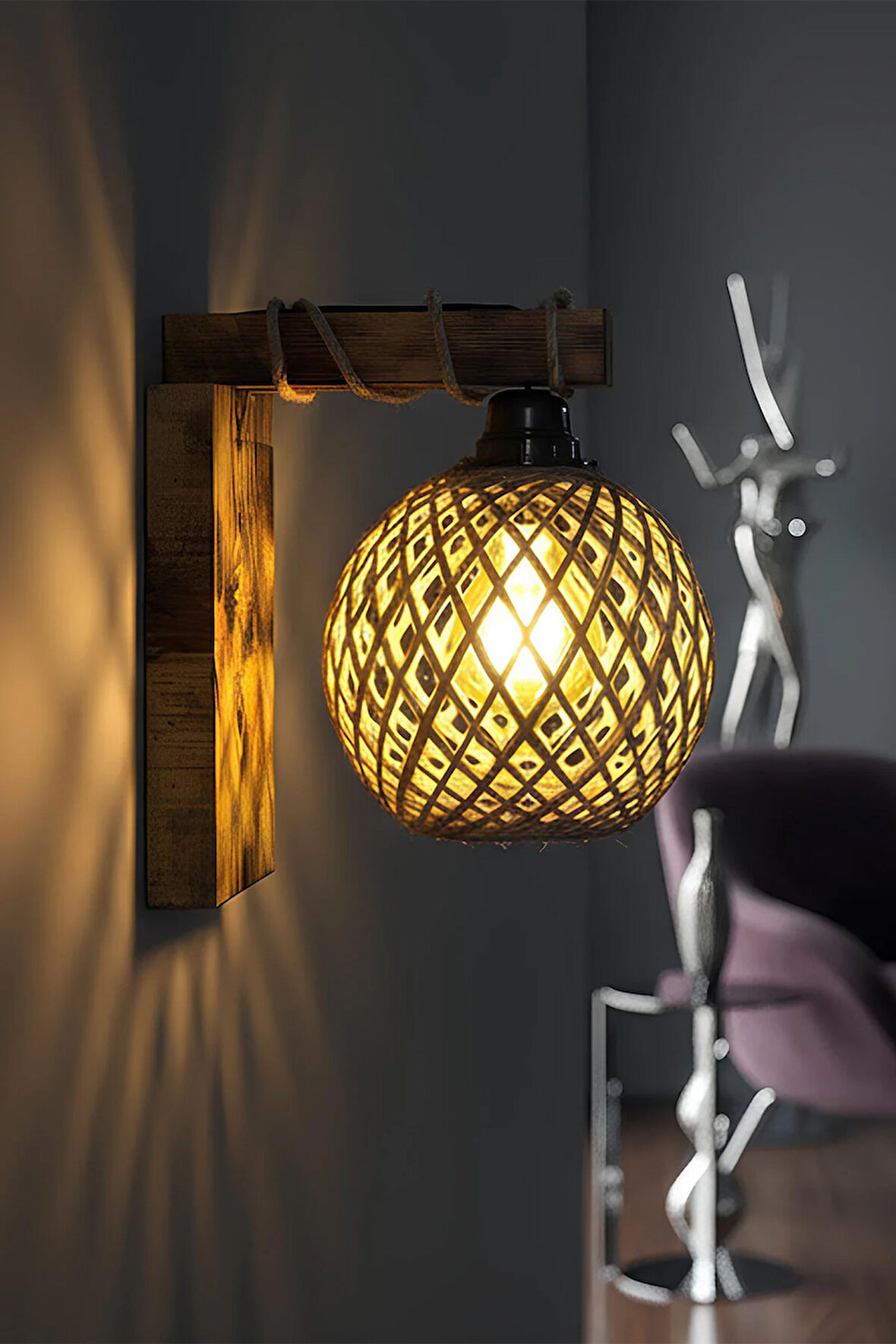 Rustik Ahşap Duvar Apliği – Doğal Halat Detaylı, El Yapımı Avize, Dekoratif Yatak Odası Lambası