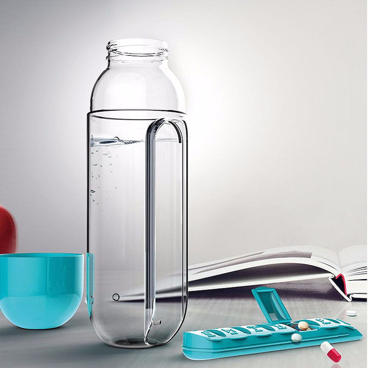 Periboia Haftalık İlaç Organizerli Plastik Su Şişesi 600 ml