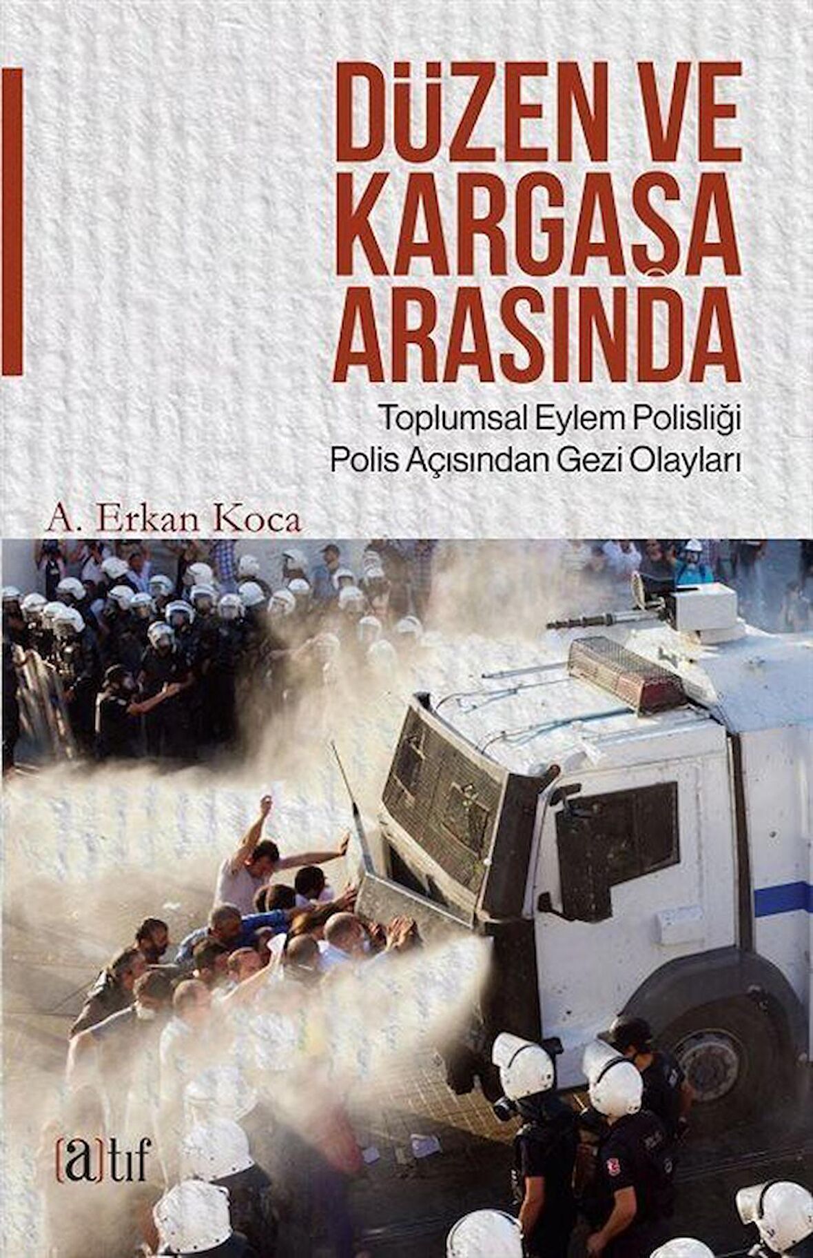 Düzen ve Kargaşa Arasında / A. Erkan Koca