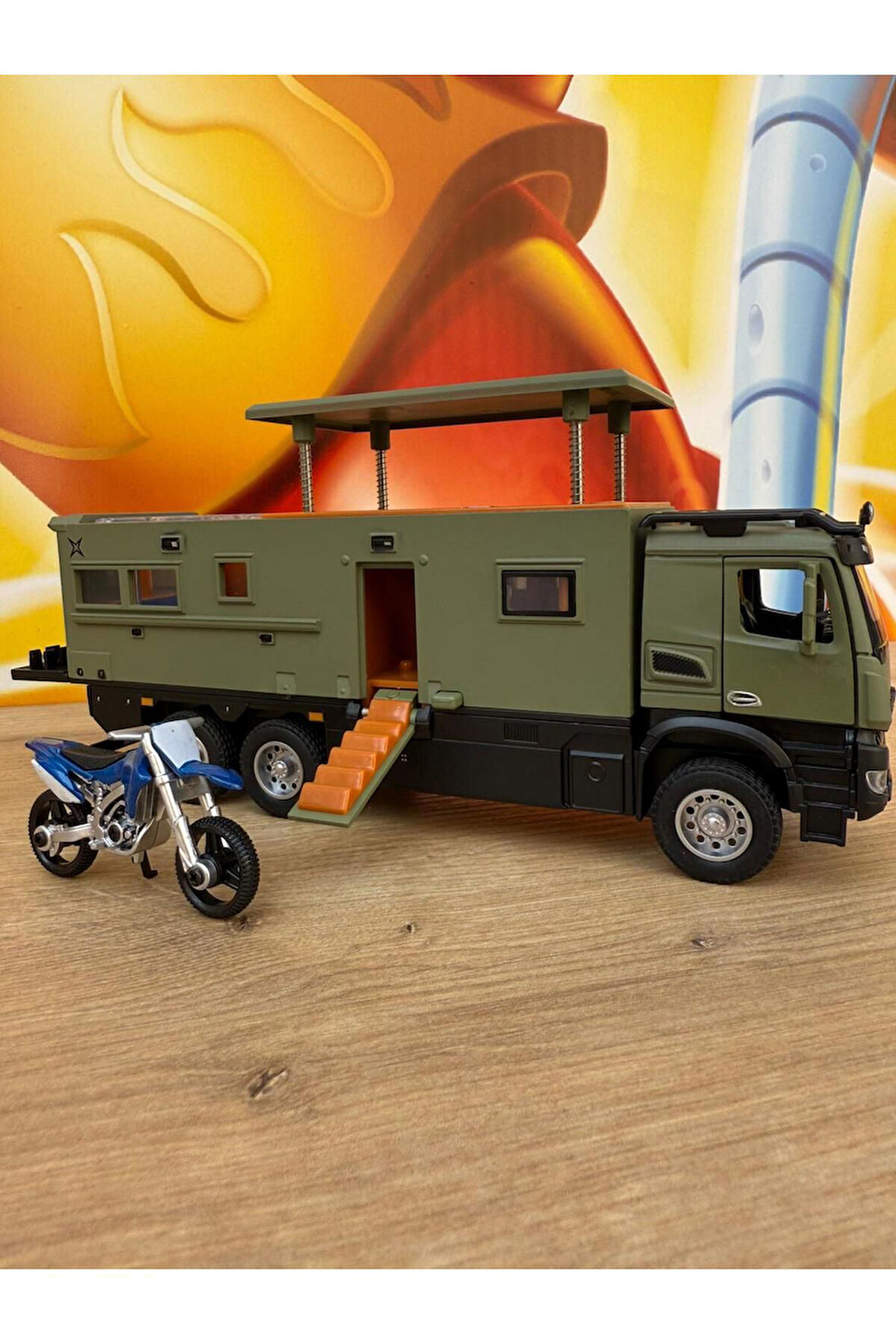 Mercedes Tır Karavan Motorlu Tır Kamyon Karavan Işıklı Sesli Oyuncak Karavan Kamp Oyun Seti 23 Cm