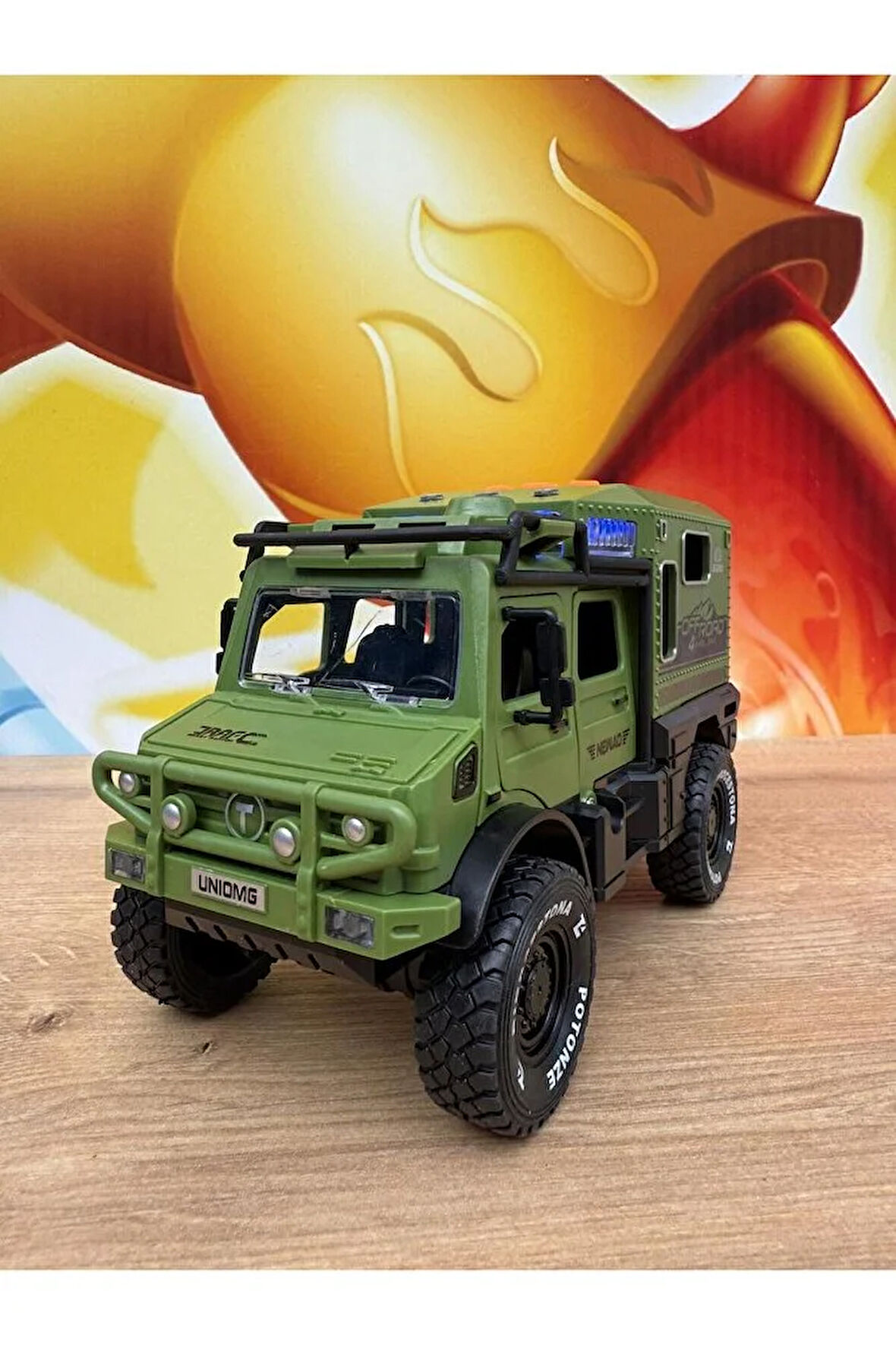 Sürtmeli Sesli Işıklı Müzikli Lüks Off Road Araba Karavan Kapıları Açılır 18CM Off Road Araba Arazi