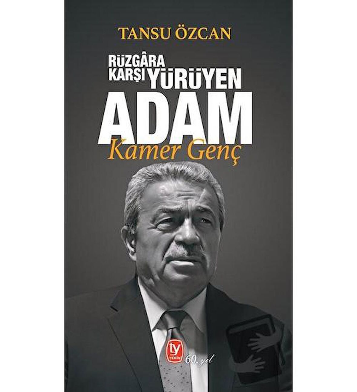 Rüzgara Karşı Yürüyen Adam Kamer Genç