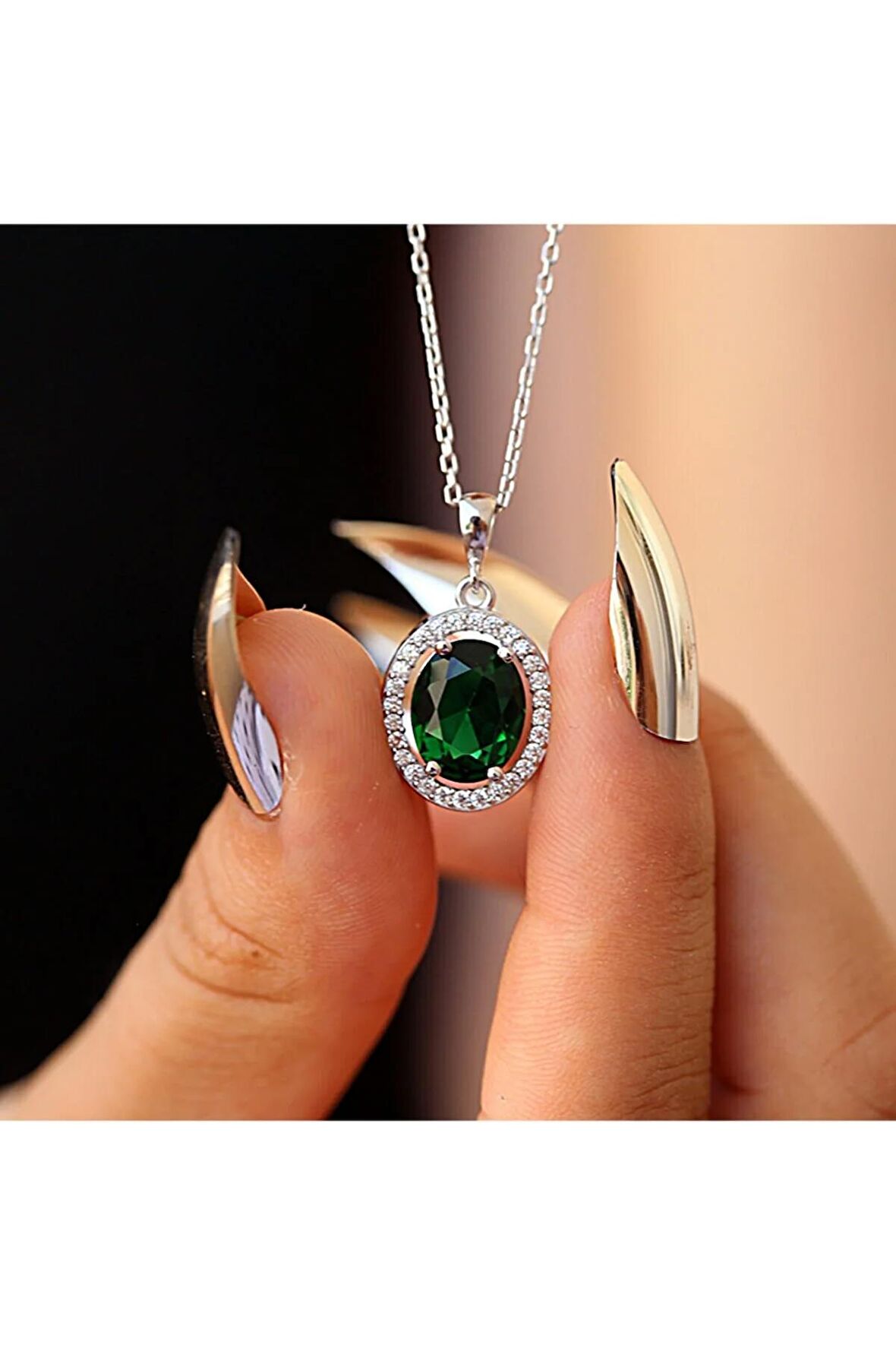 Yeşil Beyaz Zirkon Taşlı Oval Gümüş Kolye