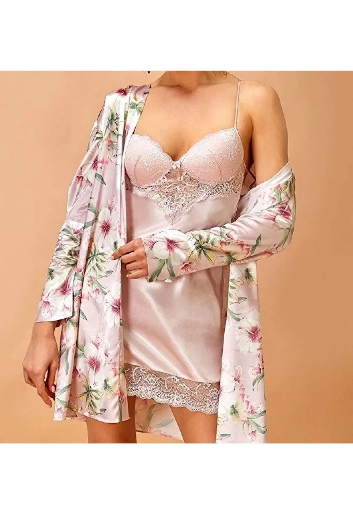 Kadın Pudra Dantel Detaylı Sabahlık Gecelik Takım N.UR.5.3.R.O.5.2.Z.E.L.T.