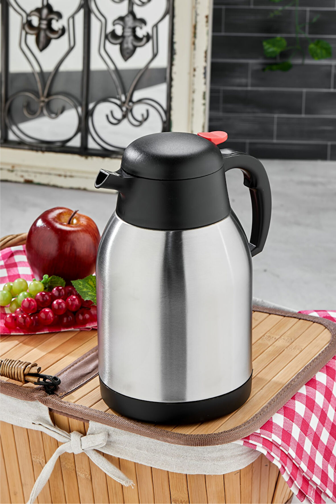 2 Litre Çift Kat Paslanmaz Çelik Termos – 24 Saat Soğuk, 12 Saat Sıcak Tutma | Kamp & Seyahat İçin
