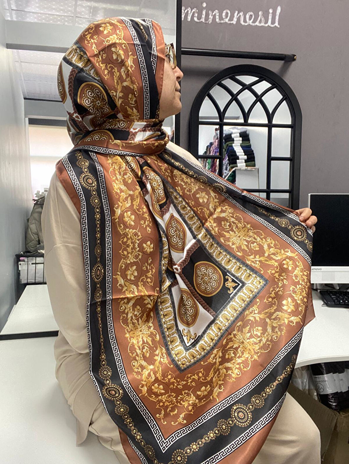 Aminenesil Vual İpek Şal Karamel Bej Siyah Renk