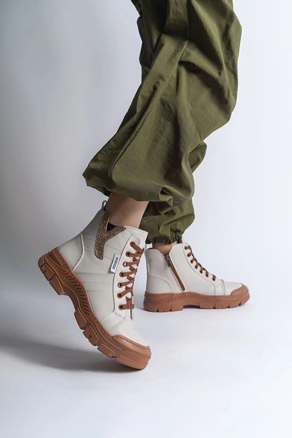 AMBER Bağcıklı Fermuarlı Ortopedik Taban Kadın Bot  CTT - Krem