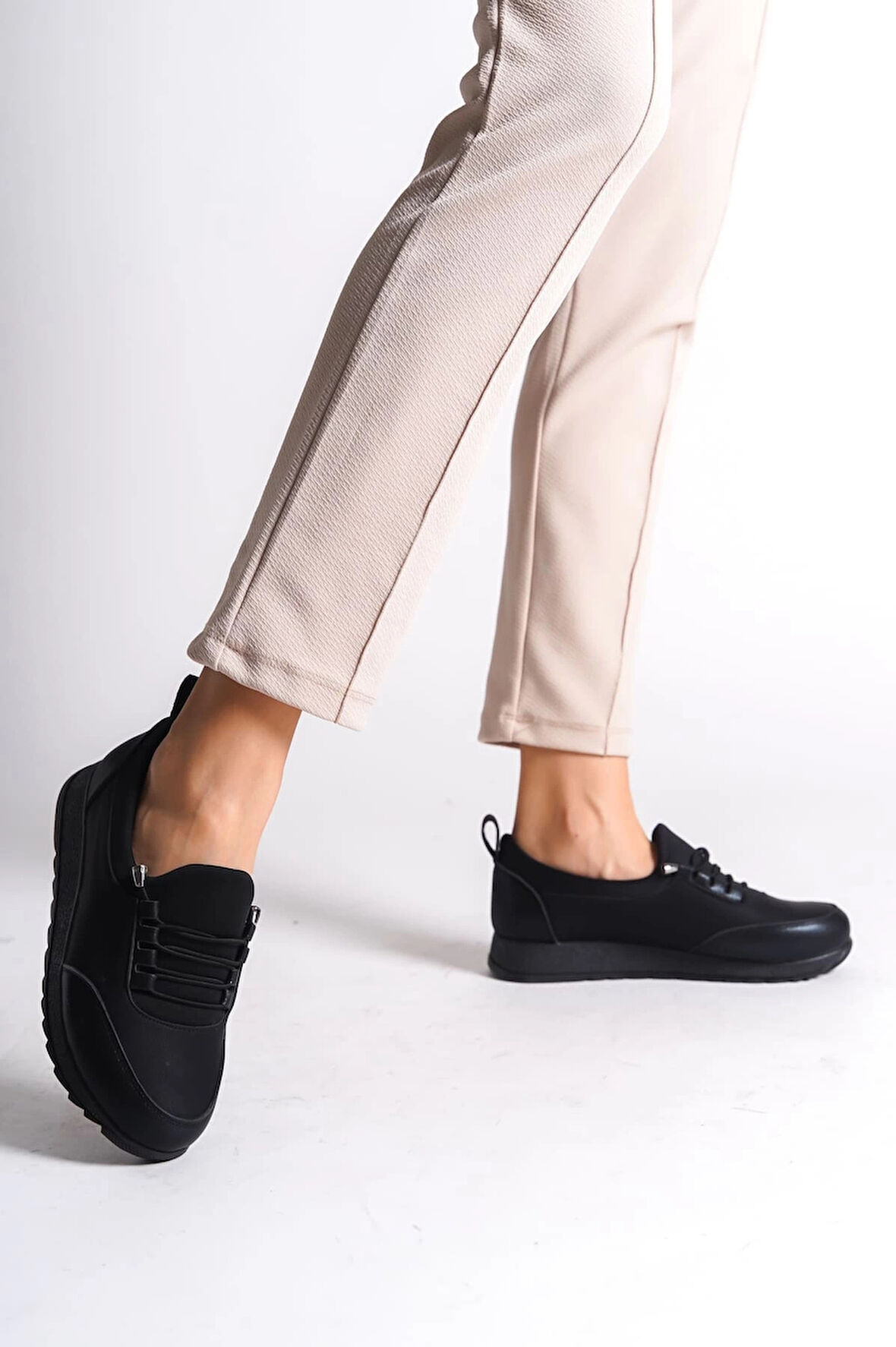 VIOLET Bağcıklı Lastikli Ortopedik Rahat Taban Cilt Detaylı Klasik Kadın Babet Anne Ayakkabısı CST - Siyah