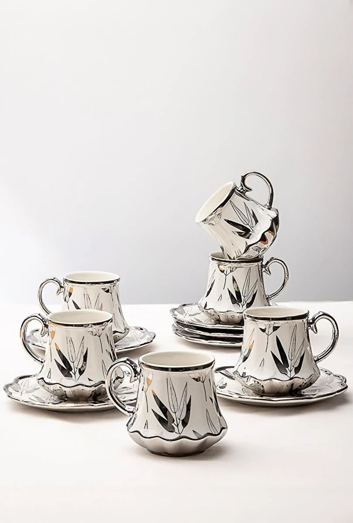 12 Parça Gümüş Yaprak Desenli Özel Form Kahve Fincan Seti