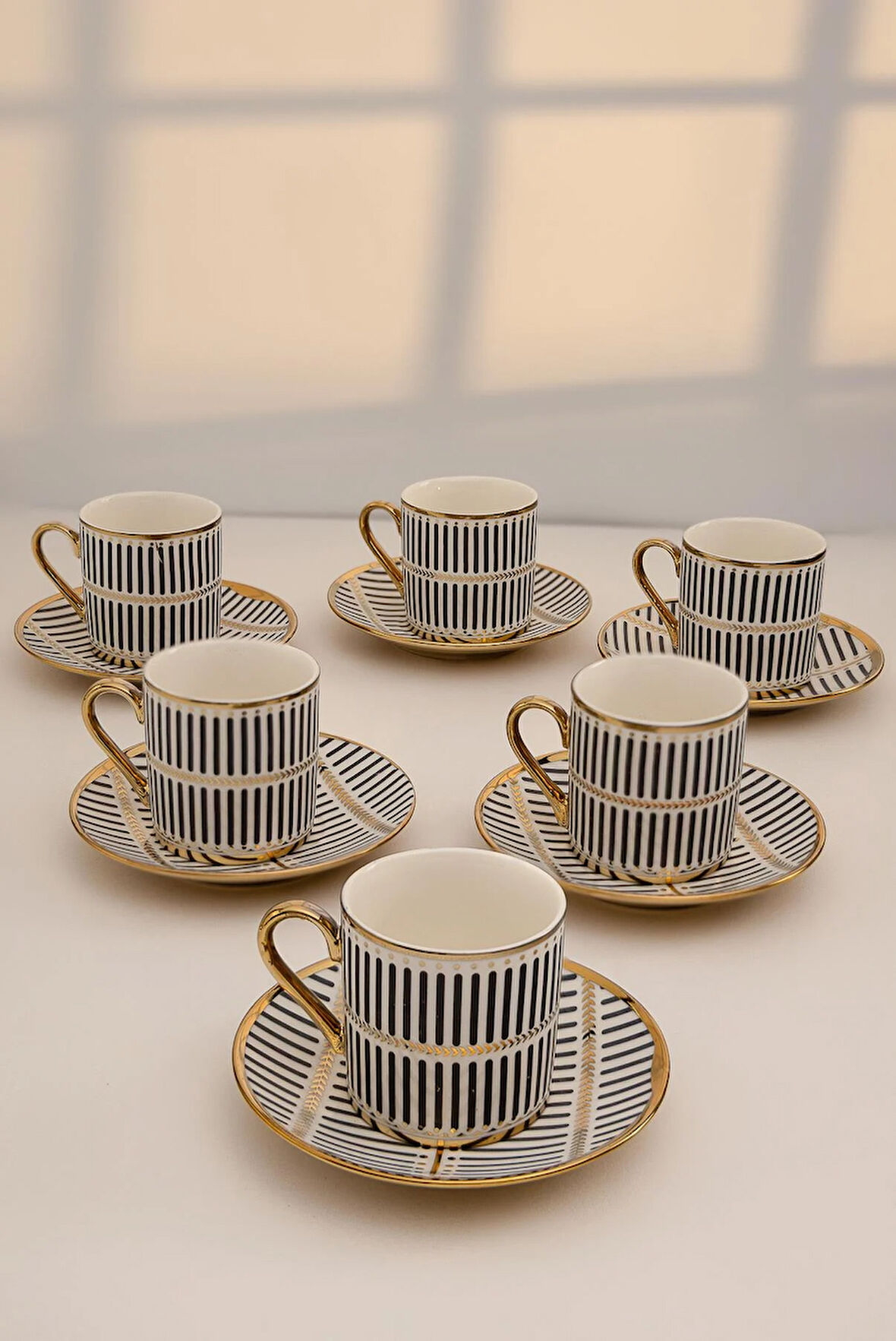 6 Kişilik Siyah Beyaz Çizgili Gold Detaylı Porselen Kahve Fincan Takımı – Modern Şık Tasarım | Yaren Style