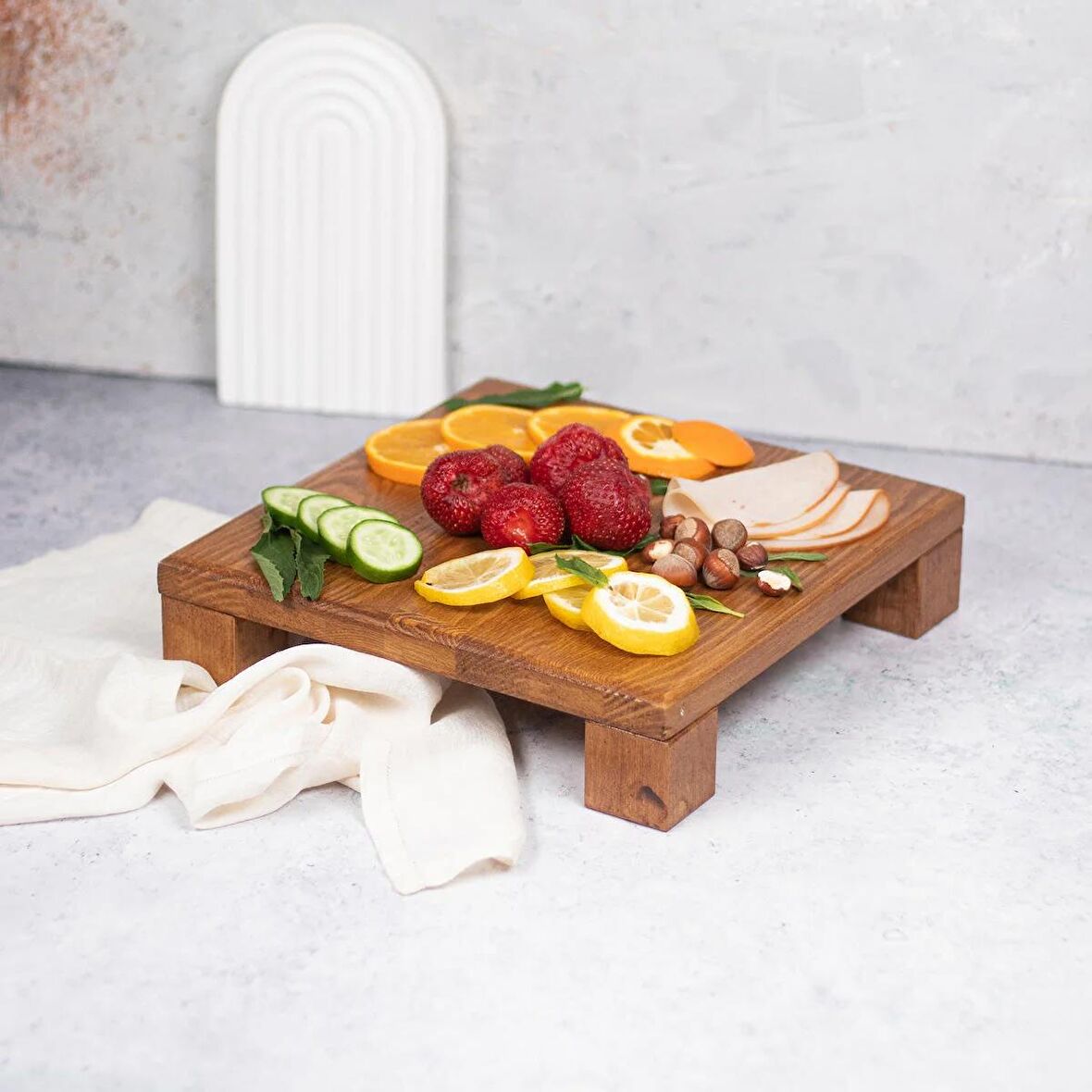 Justwood Tityos Küp Ayaklı 30x30 Cm Ahşap Kare Pasta Sunum Servis Tabağı