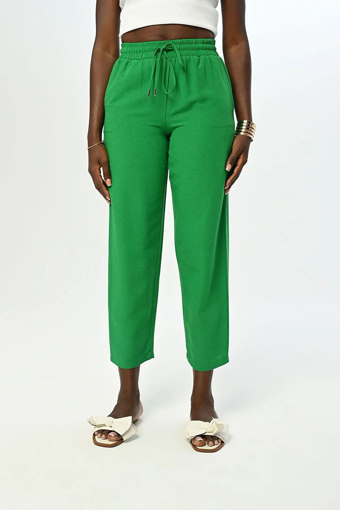 KADIN RAHAT KALIP BELİ LASTİKLİ DÜZ RENK PANTOLON